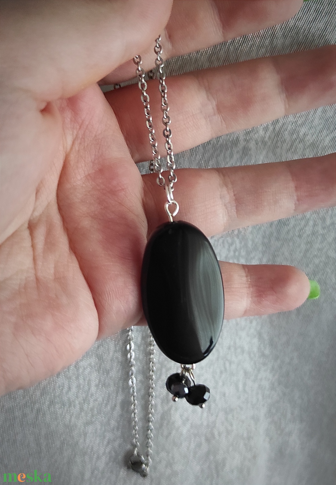 Fekete medálos nyaklánc - ékszer - nyaklánc - medálos nyaklánc - Meska.hu