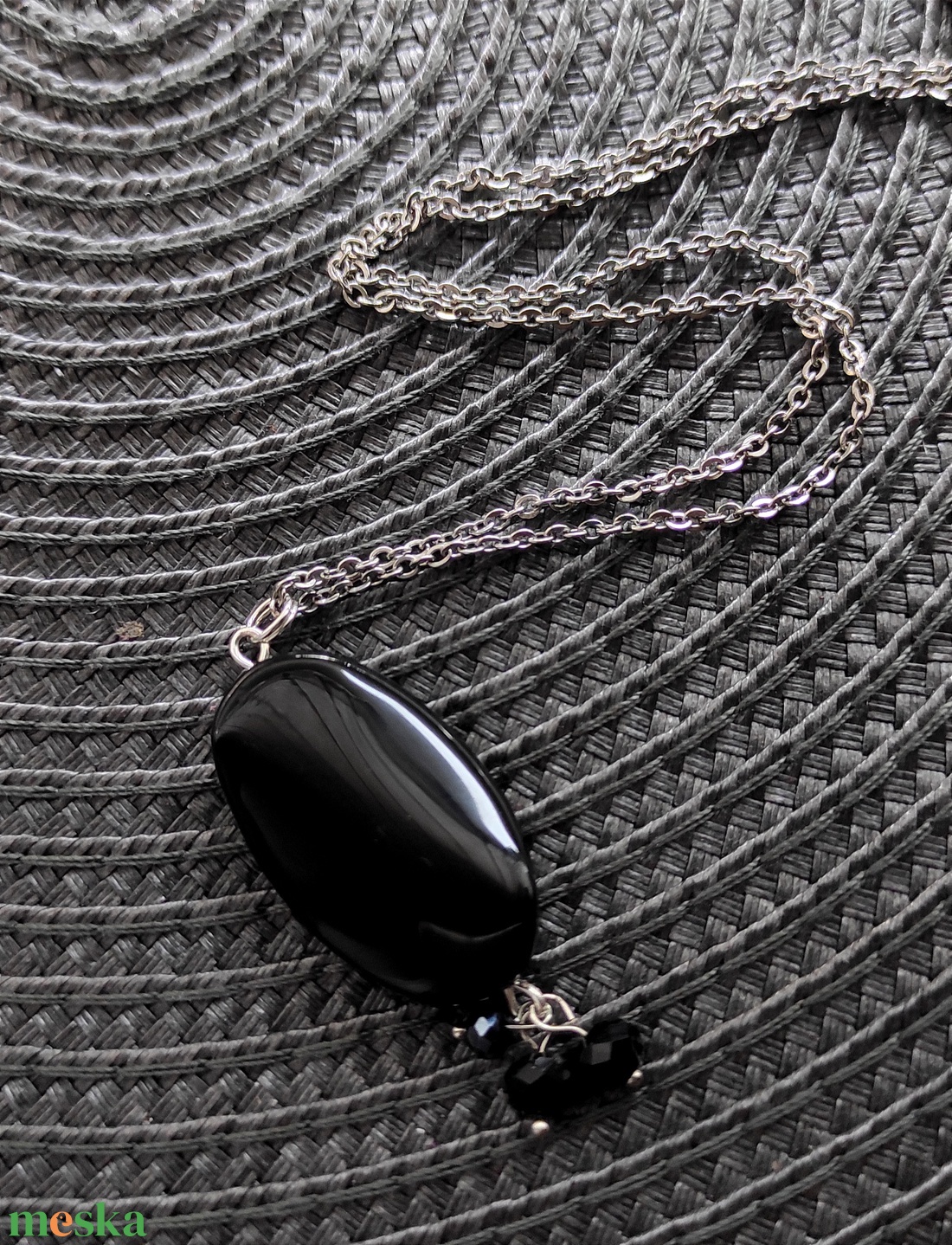 Fekete medálos nyaklánc - ékszer - nyaklánc - medálos nyaklánc - Meska.hu