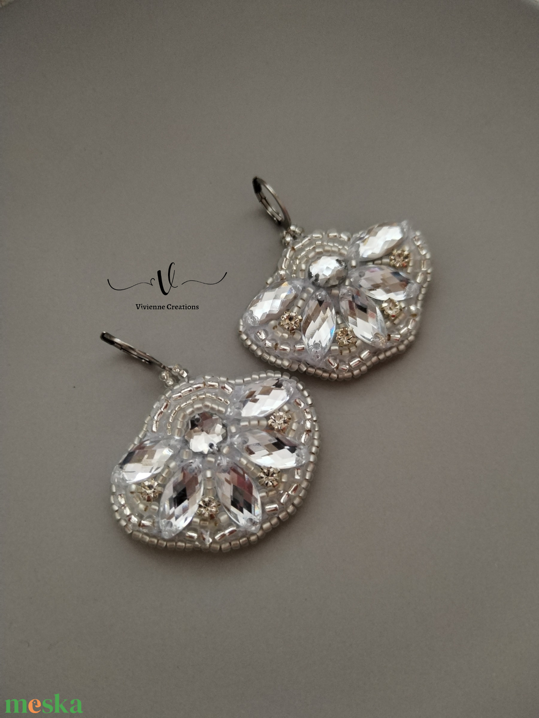 White sparkle fülbevaló - ékszer - fülbevaló - lógós kerek fülbevaló - Meska.hu