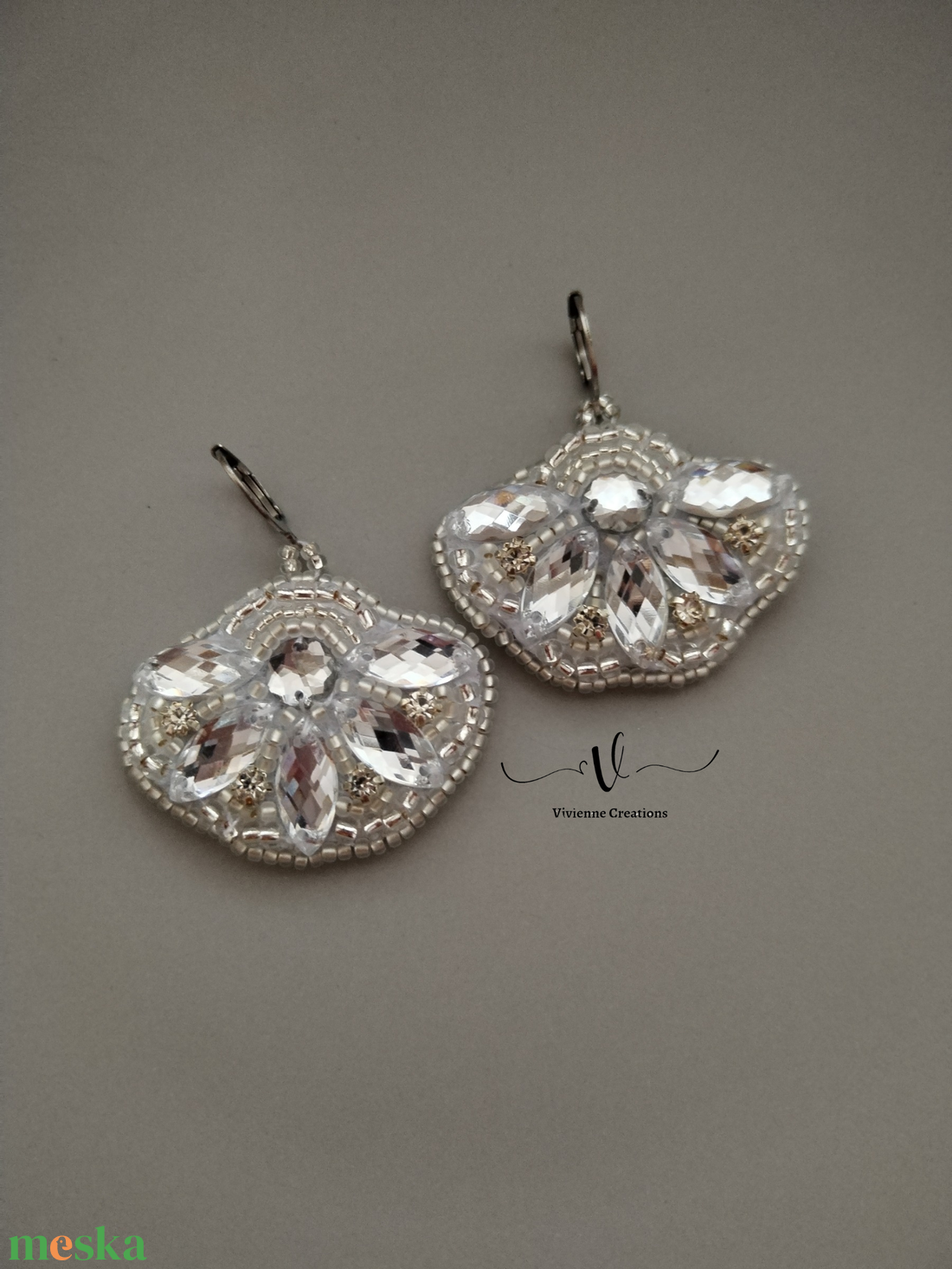 White sparkle fülbevaló - ékszer - fülbevaló - lógós kerek fülbevaló - Meska.hu