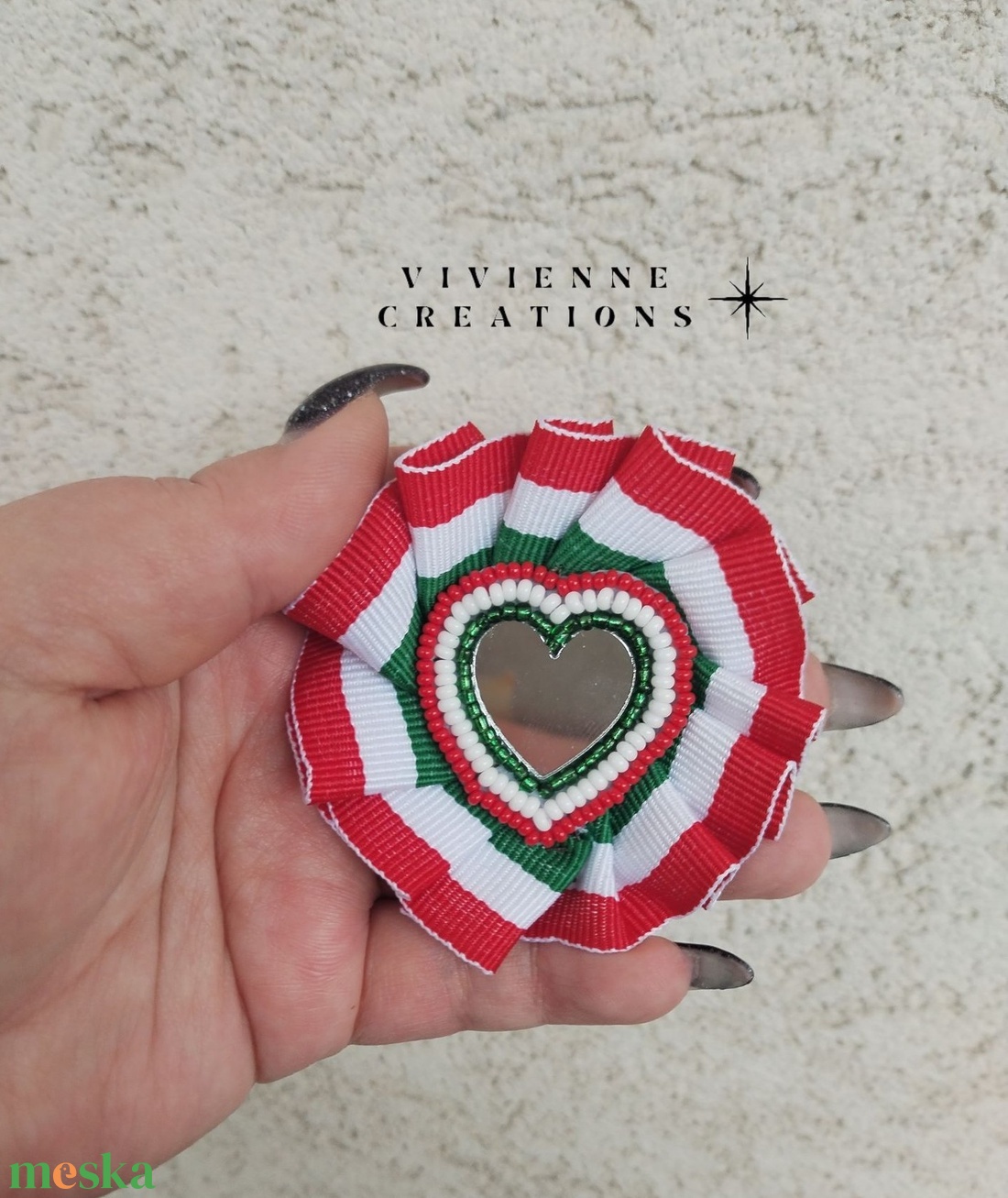 Tükrös szíves Kokárda - ékszer - kitűző és bross - Meska.hu