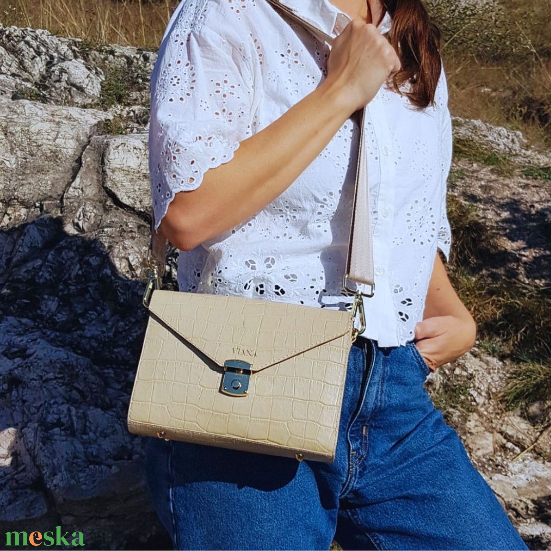 Beige krokodil mintás bőrtáska - választható pánttal - monogram nyomással (opcionális) - táska & tok - kézitáska & válltáska - alkalmi táska - Meska.hu