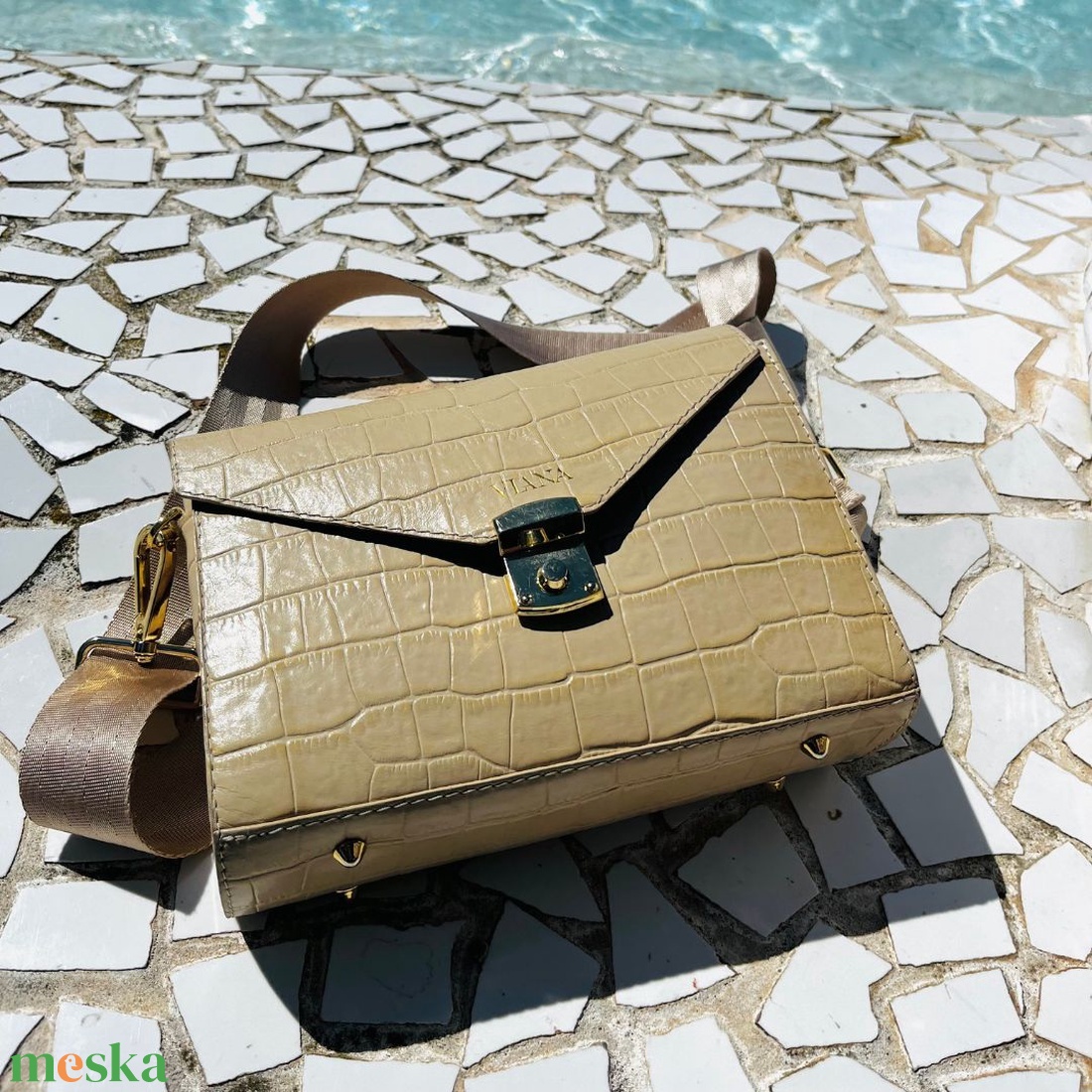 Beige krokodil mintás bőrtáska - választható pánttal - monogram nyomással (opcionális) - táska & tok - kézitáska & válltáska - alkalmi táska - Meska.hu
