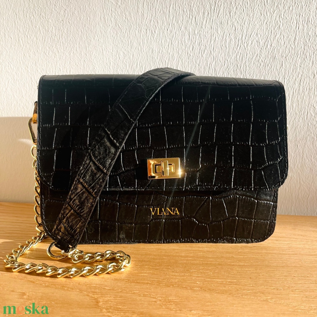 Fekete krokodil mintás bőrtáska - választható pánttal - monogram nyomással (opcionális) - táska & tok - kézitáska & válltáska - alkalmi táska - Meska.hu