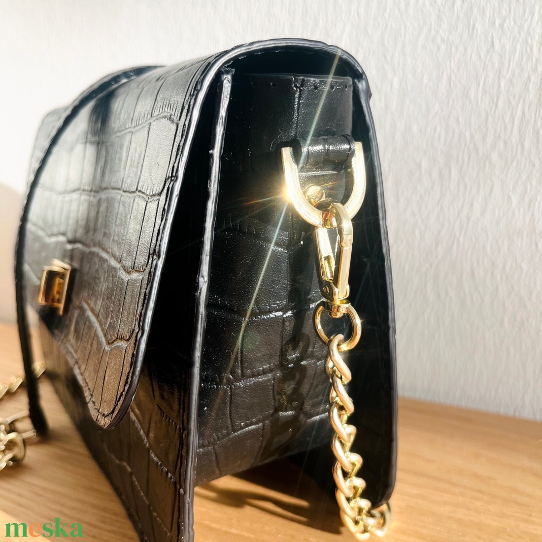 Fekete krokodil mintás bőrtáska - választható pánttal - monogram nyomással (opcionális) - táska & tok - kézitáska & válltáska - alkalmi táska - Meska.hu