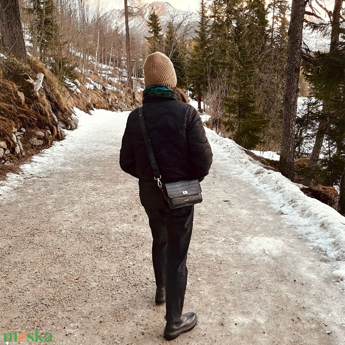 Fekete krokodil mintás bőrtáska - választható pánttal - monogram nyomással (opcionális) - táska & tok - kézitáska & válltáska - alkalmi táska - Meska.hu