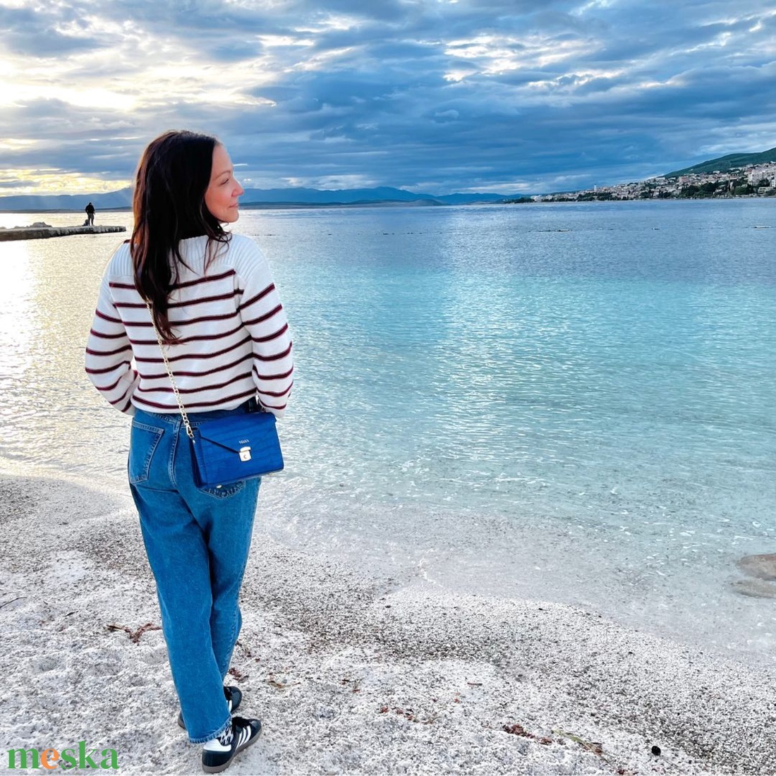 Kék krokodil mintás bőrtáska - választható pánttal - monogram nyomással (opcionális) - táska & tok - kézitáska & válltáska - alkalmi táska - Meska.hu