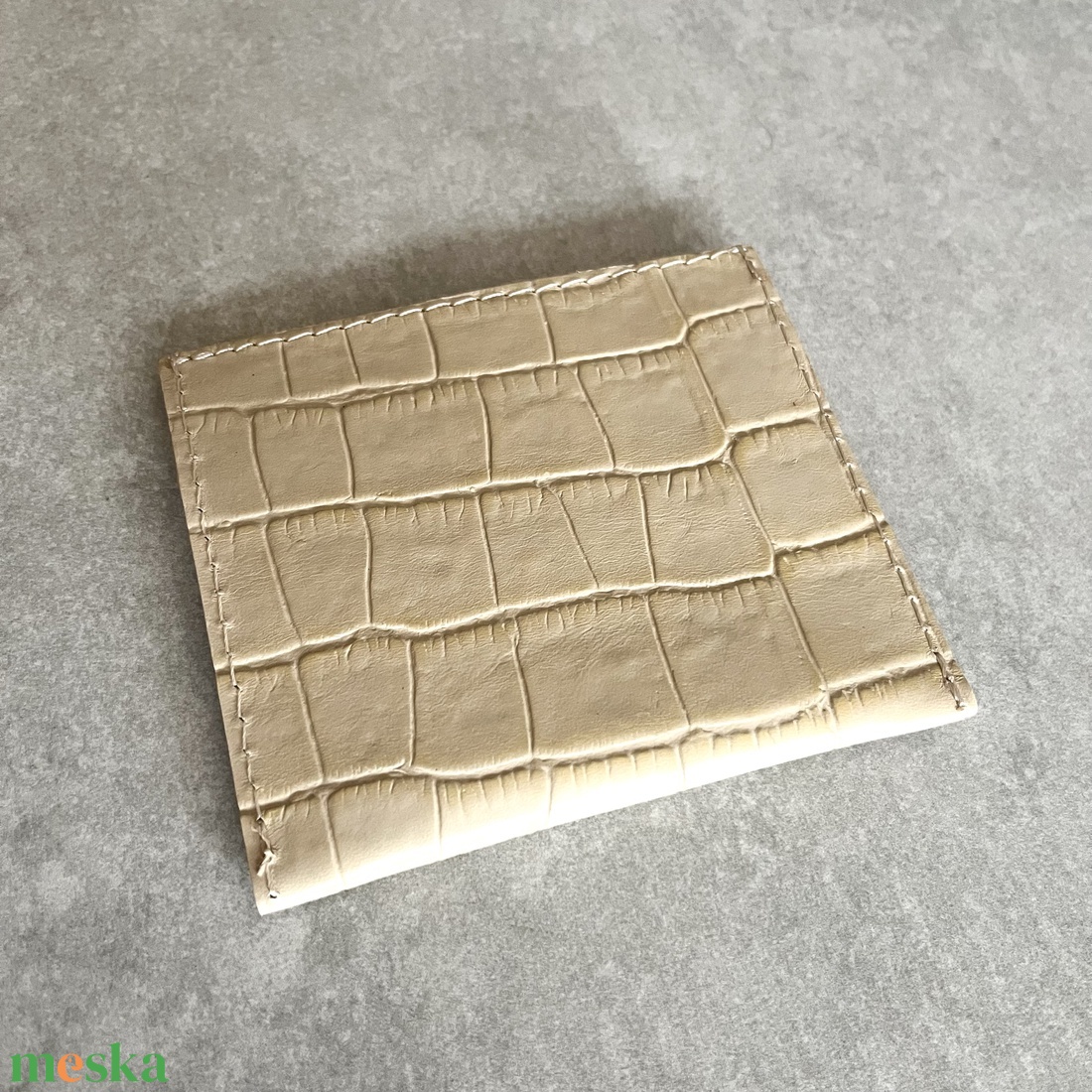 Bézs krokodil mintás bőr kártyatartó - táska & tok - pénztárca & más tok - kártyatartó & irattartó - Meska.hu