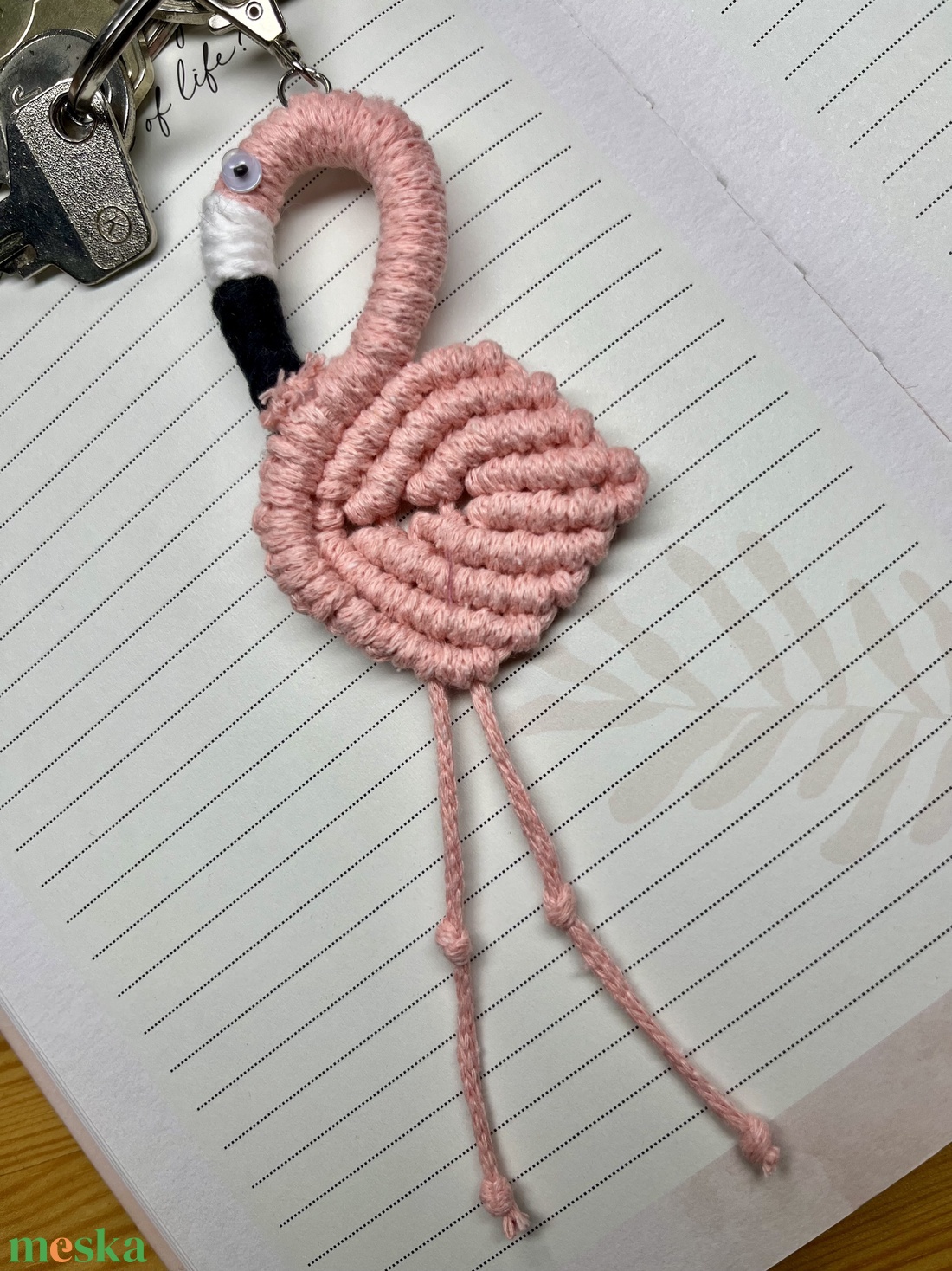 Flamingó makramé kulcstartó, táskadísz - táska & tok - kulcstartó & táskadísz - kulcstartó - Meska.hu Flamingó makramé kulcstartó, táskadísz - táska & tok - kulcstartó & táskadísz - kulcstartó - Meska.hu