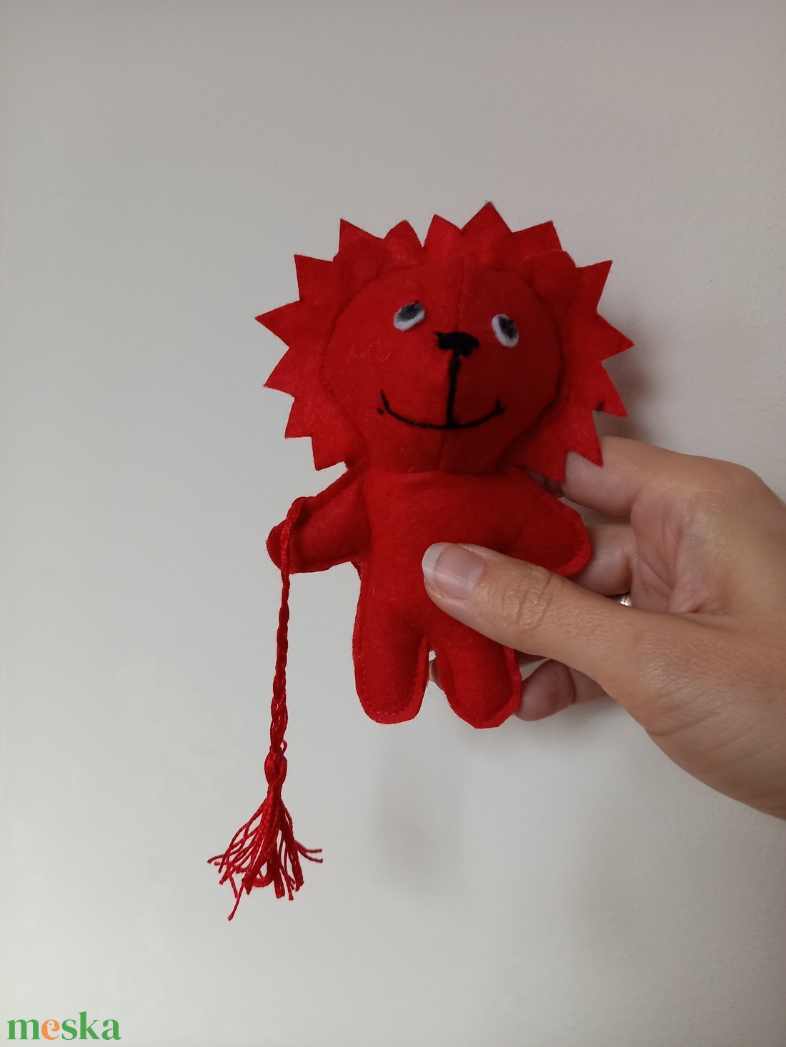 Mini 12 cm piros oroszlán filcből - játék & sport - plüssállat & játékfigura - plüss mesefigurák - Meska.hu