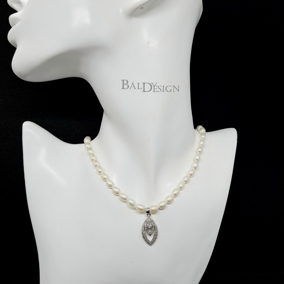 Gyöngysor ezüst medállal - ékszer - nyaklánc - gyöngyös nyaklánc - Meska.hu