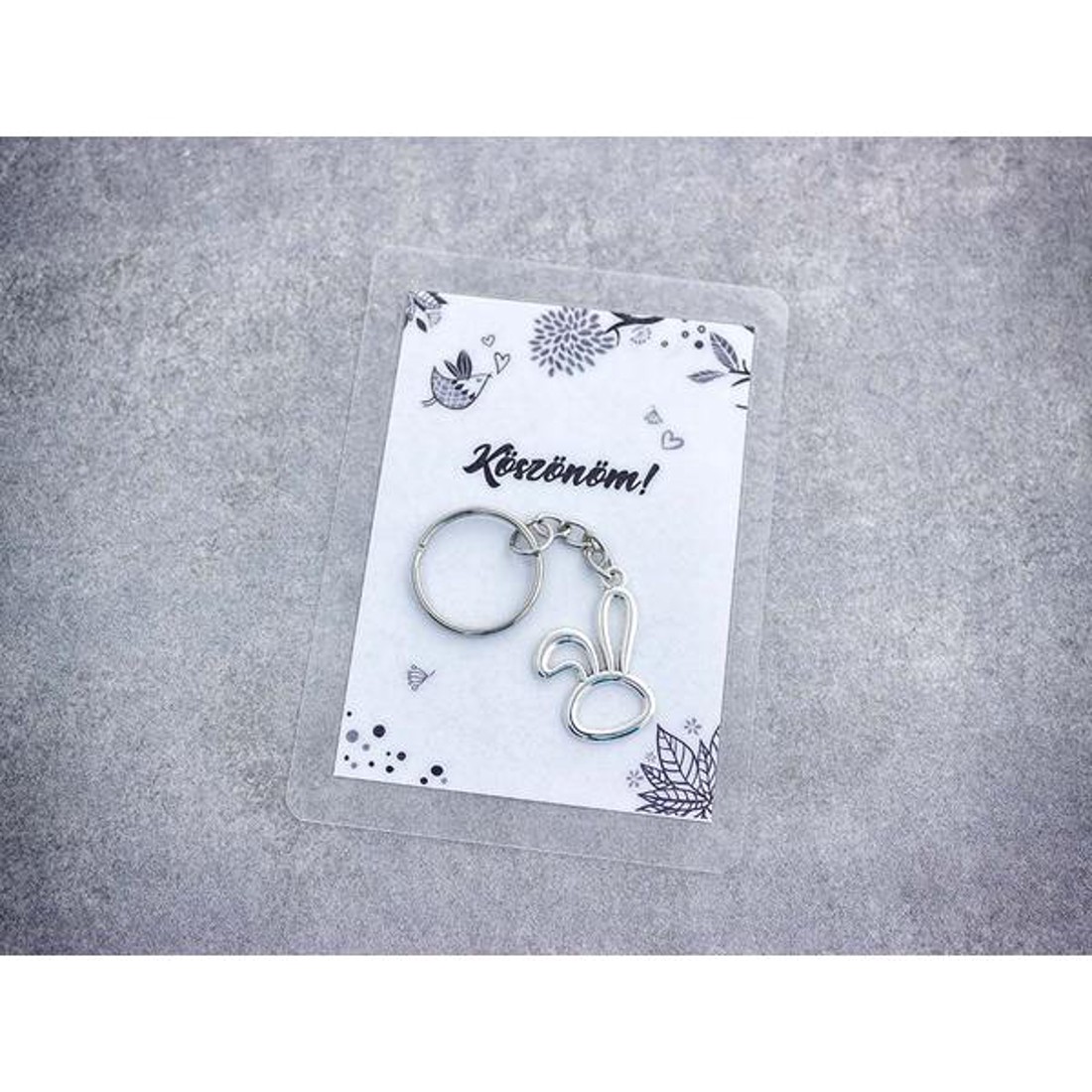 Köszönöm egyszerű nyuszi medálos kulcstartó - táska & tok - kulcstartó & táskadísz - kulcstartó - Meska.hu