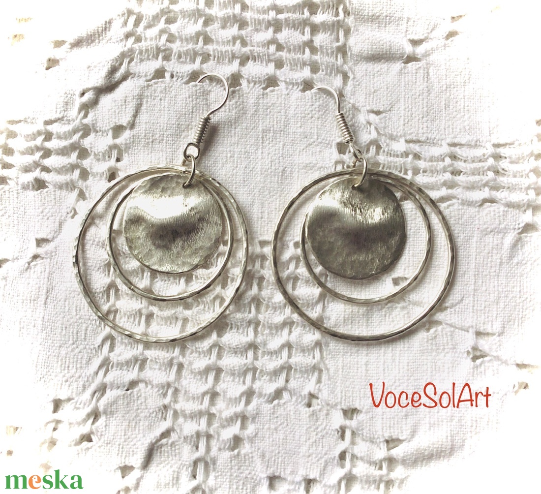 Köröskörül -Ezüstözött Fülbevaló - ékszer - fülbevaló - lógós kerek fülbevaló - Meska.hu