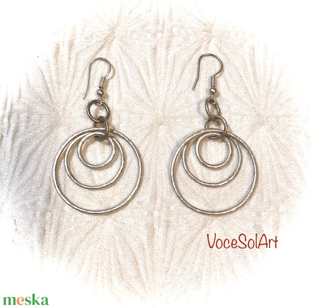 Körök -Ezüstözött Fülbevaló - ékszer - fülbevaló - lógós kerek fülbevaló - Meska.hu