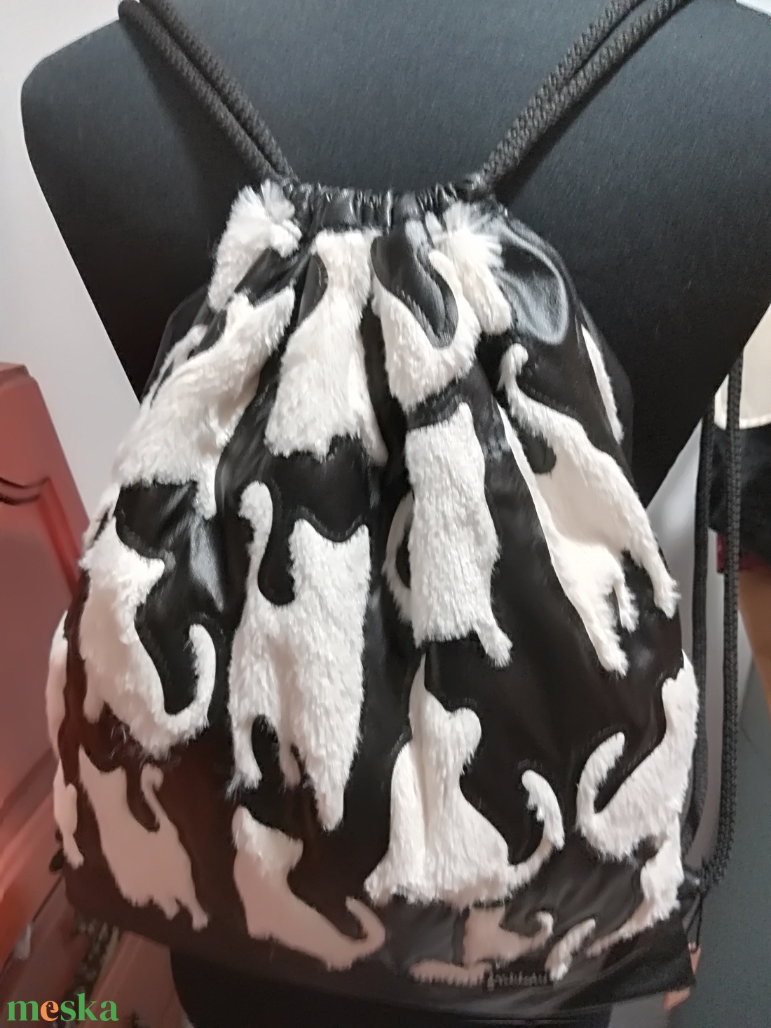 Hófehér szőrös cicák......hátizsák -  - Meska.hu