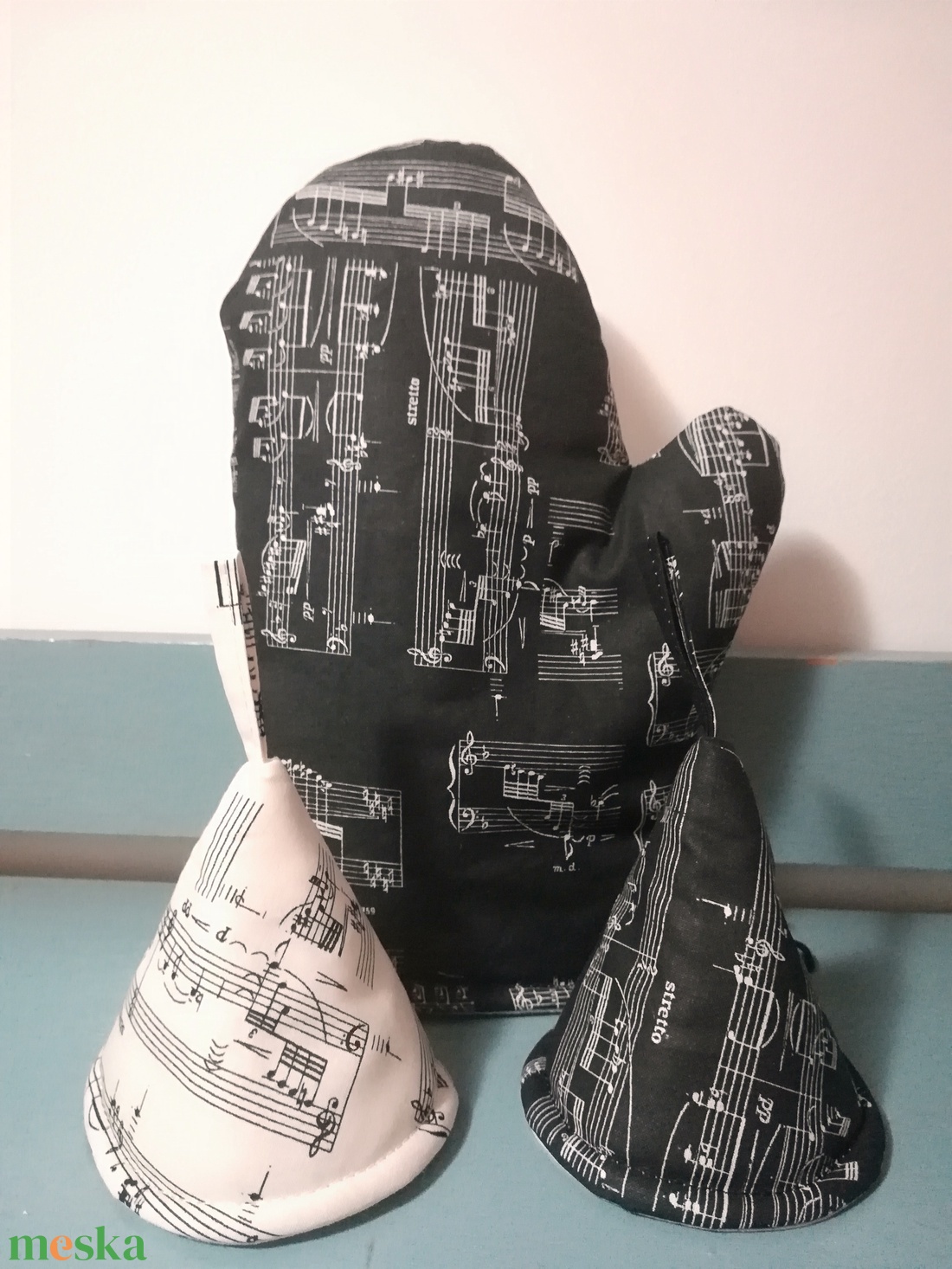 Kottázzunk feketén-fehéren - otthon & életmód - konyhafelszerelés, tálalás - konyhai textil - edényfogó & edényfedő - Meska.hu Kottázzunk feketén-fehéren - otthon & életmód - konyhafelszerelés, tálalás - konyhai textil - edényfogó & edényfedő - Meska.hu