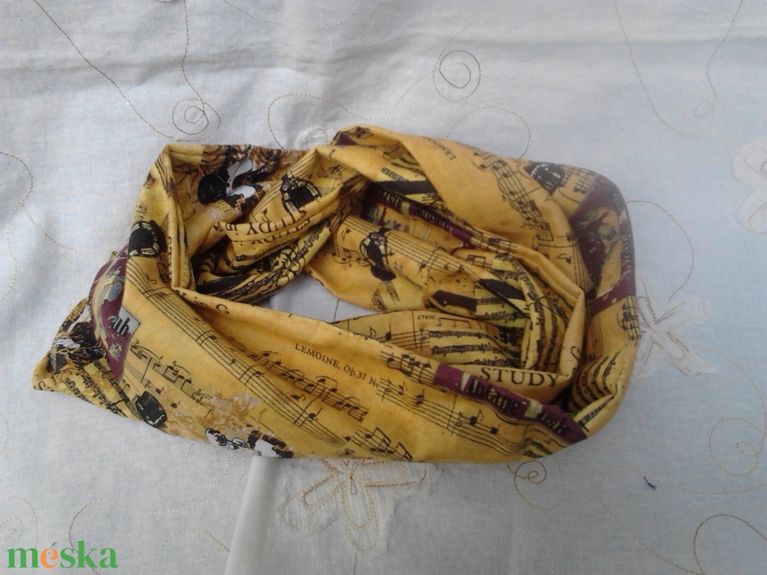 Zöldben is átölel a zene, sál,  körsál - ruha & divat - sál, sapka, kendő - sál - Meska.hu