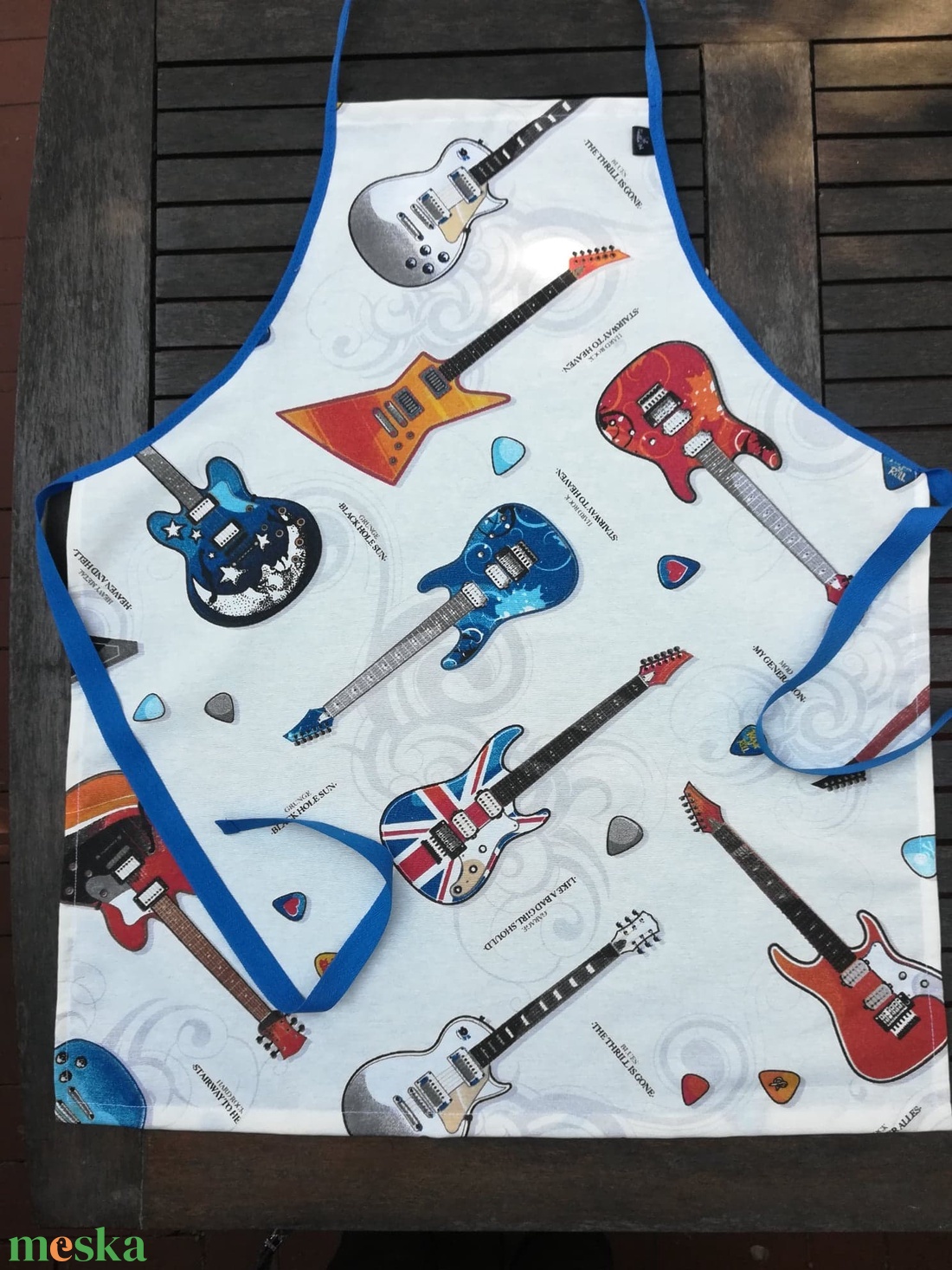 Basszusgitárok............Konyhai kötény - otthon & életmód - konyhafelszerelés, tálalás - konyhai textil - kötény - Meska.hu Basszusgitárok............Konyhai kötény - otthon & életmód - konyhafelszerelés, tálalás - konyhai textil - kötény - Meska.hu