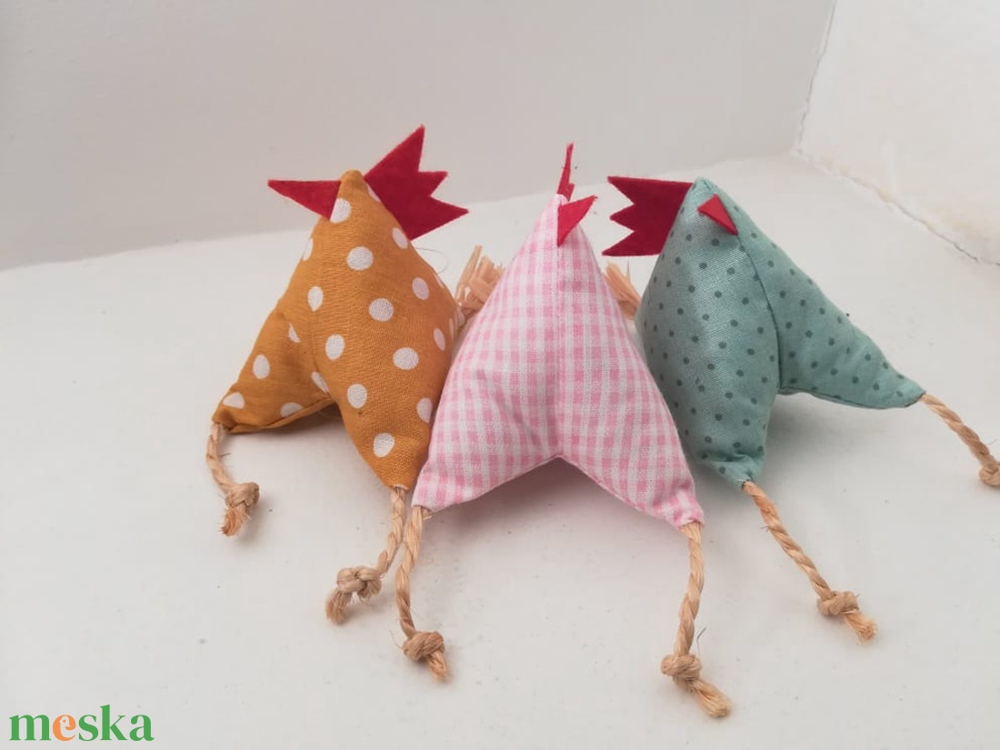 Tyúkocskák, húsvéti dekoráció - otthon & életmód - dekoráció - ajtó- és ablak dekoráció - ajtódísz & kopogtató - Meska.hu