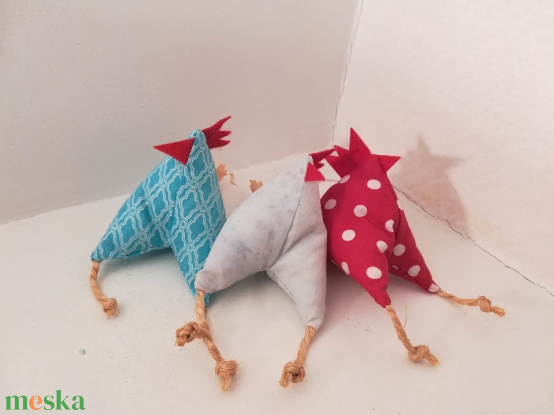 Tyúkocskák, húsvéti dekoráció - otthon & életmód - dekoráció - ajtó- és ablak dekoráció - ajtódísz & kopogtató - Meska.hu