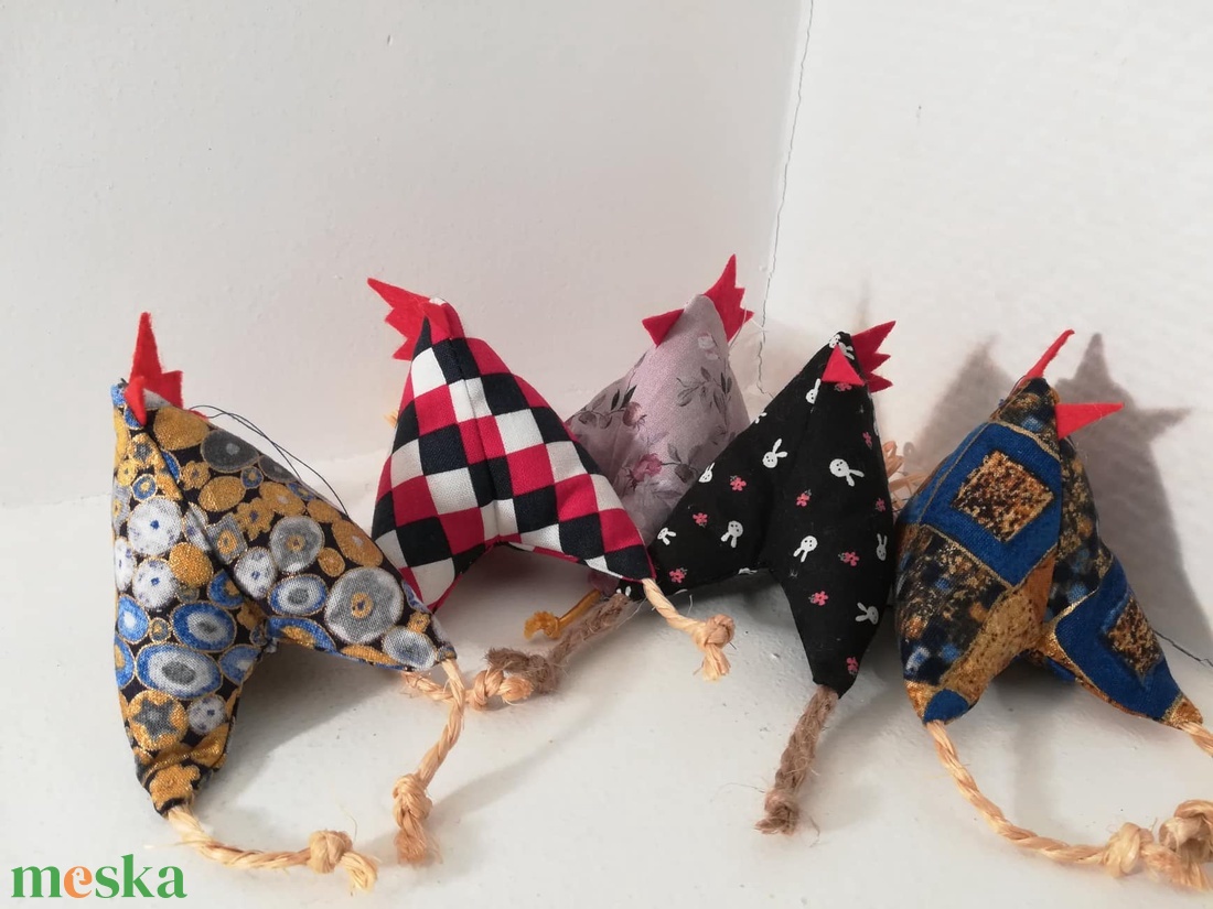 Tyúkocskák, húsvéti dekoráció - otthon & életmód - dekoráció - fali és függő dekoráció - függődísz - Meska.hu