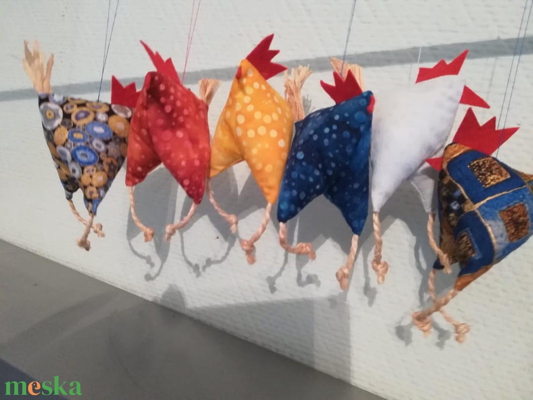 Tyúkocskák, húsvéti dekoráció - otthon & életmód - dekoráció - fali és függő dekoráció - függődísz - Meska.hu