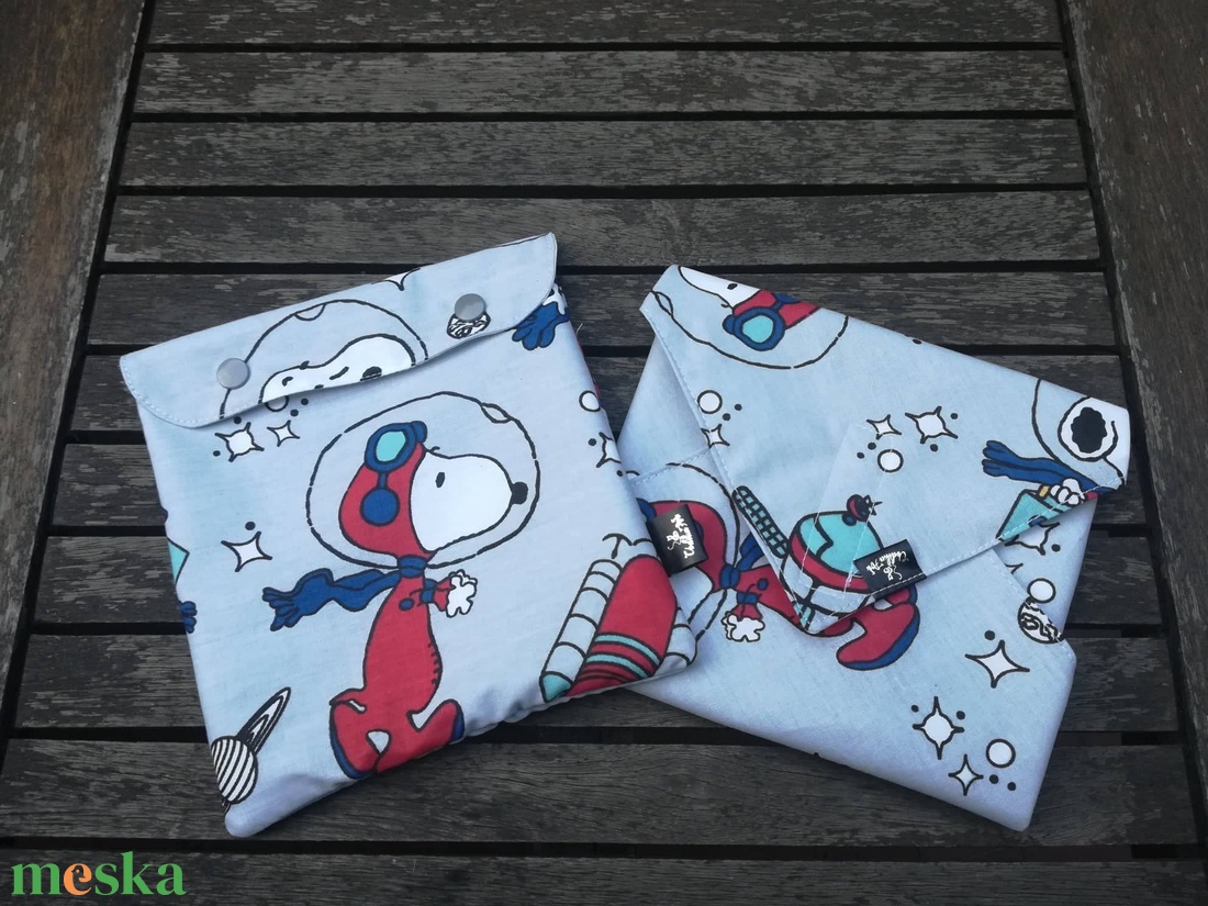 NoWaste, ujraszalvéta és snackbag, Snoopy az ürben, szürke - táska & tok - uzsonna- & ebéd tartó - szendvics csomagoló - Meska.hu NoWaste, ujraszalvéta és snackbag, Snoopy az ürben, szürke - táska & tok - uzsonna- & ebéd tartó - szendvics csomagoló - Meska.hu