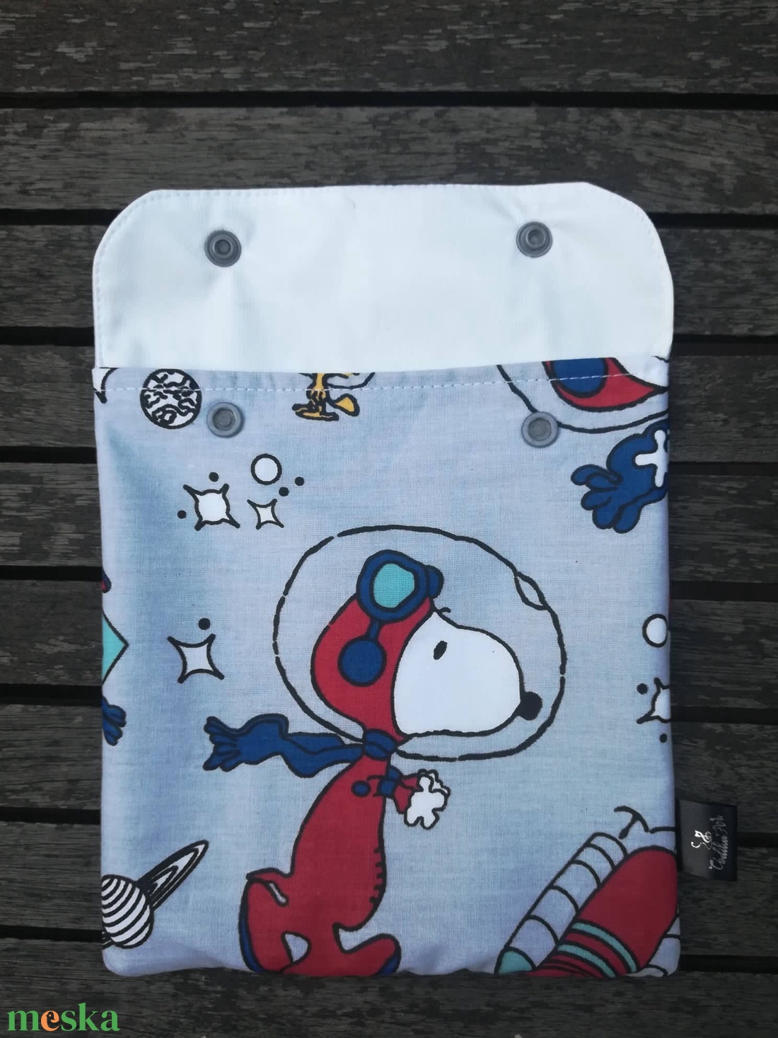 NoWaste, ujraszalvéta és snackbag, Snoopy az ürben, szürke - táska & tok - uzsonna- & ebéd tartó - szendvics csomagoló - Meska.hu NoWaste, ujraszalvéta és snackbag, Snoopy az ürben, szürke - táska & tok - uzsonna- & ebéd tartó - szendvics csomagoló - Meska.hu