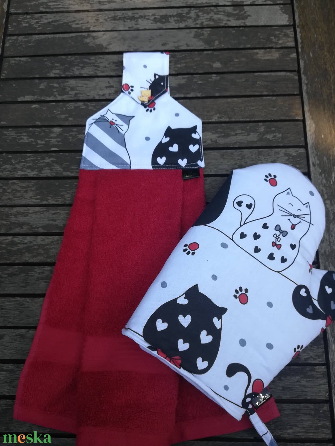 Szerelmes cicák fehérben, feketében, szürkében, konyhai szett - otthon & életmód - konyhafelszerelés, tálalás - konyhai textil - kötény - Meska.hu Szerelmes cicák fehérben, feketében, szürkében, konyhai szett - otthon & életmód - konyhafelszerelés, tálalás - konyhai textil - kötény - Meska.hu