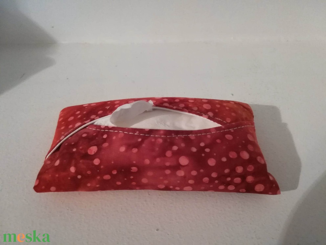 Papírzsepi tartó, piros batikolt - táska & tok - pénztárca & más tok - zsebkendőtartó tok - Meska.hu
