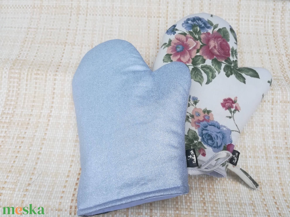 2db edényfogó kesztyű, romantikus, rózsás - otthon & életmód - konyhafelszerelés, tálalás - konyhai textil - edényfogó & edényfedő - Meska.hu 2db edényfogó kesztyű, romantikus, rózsás - otthon & életmód - konyhafelszerelés, tálalás - konyhai textil - edényfogó & edényfedő - Meska.hu