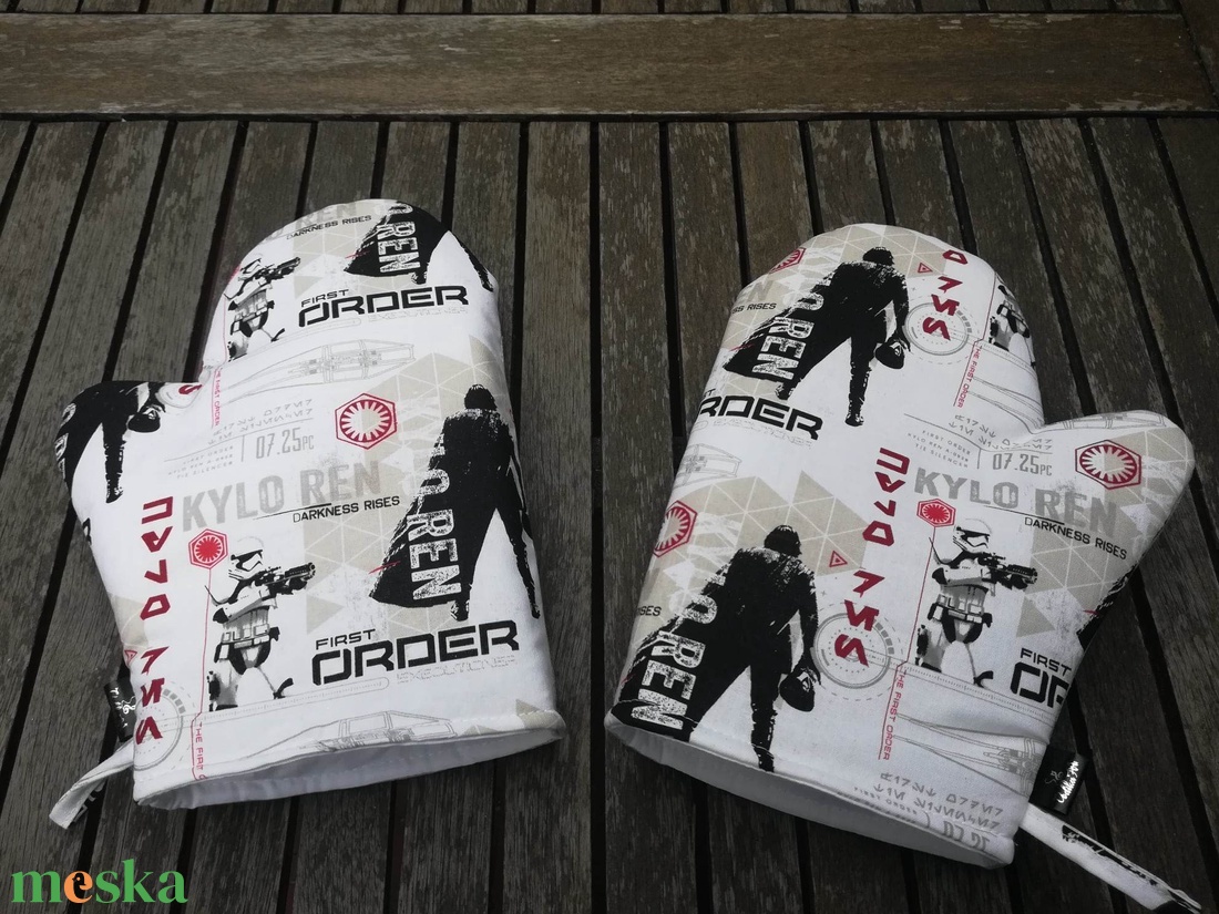 2db edényfogó kesztyű, Kylo Ren - otthon & életmód - konyhafelszerelés, tálalás - konyhai textil - edényfogó & edényfedő - Meska.hu 2db edényfogó kesztyű, Kylo Ren - otthon & életmód - konyhafelszerelés, tálalás - konyhai textil - edényfogó & edényfedő - Meska.hu