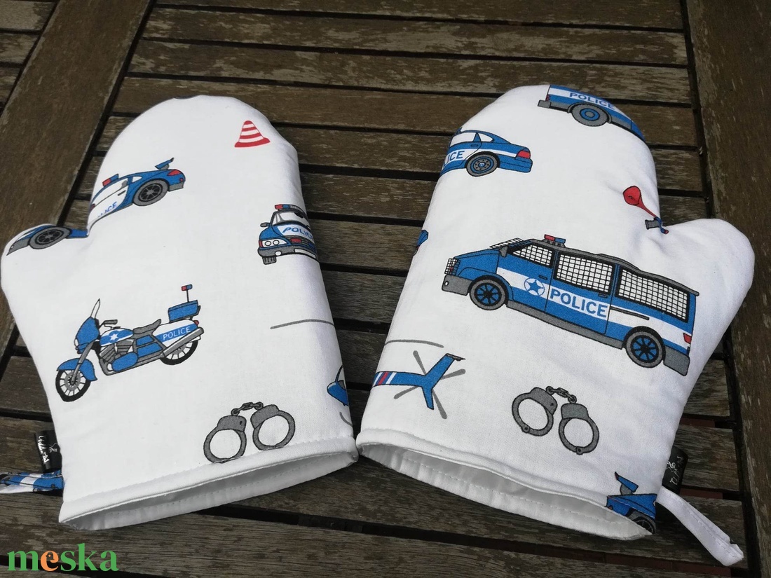1 pár edényfogó kesztyű, rendőrautós... - otthon & életmód - konyhafelszerelés, tálalás - konyhai textil - edényfogó & edényfedő - Meska.hu
