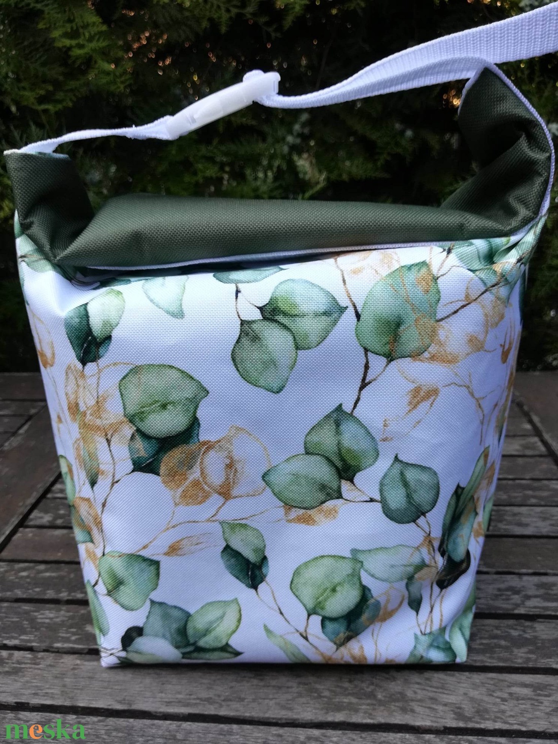 Uzsonnás táska különleges, vízlepergető anyagból, eucalyptus levelek - táska & tok - uzsonna- & ebéd tartó - ebéd tasak, doboz - Meska.hu Uzsonnás táska különleges, vízlepergető anyagból, eucalyptus levelek - táska & tok - uzsonna- & ebéd tartó - ebéd tasak, doboz - Meska.hu
