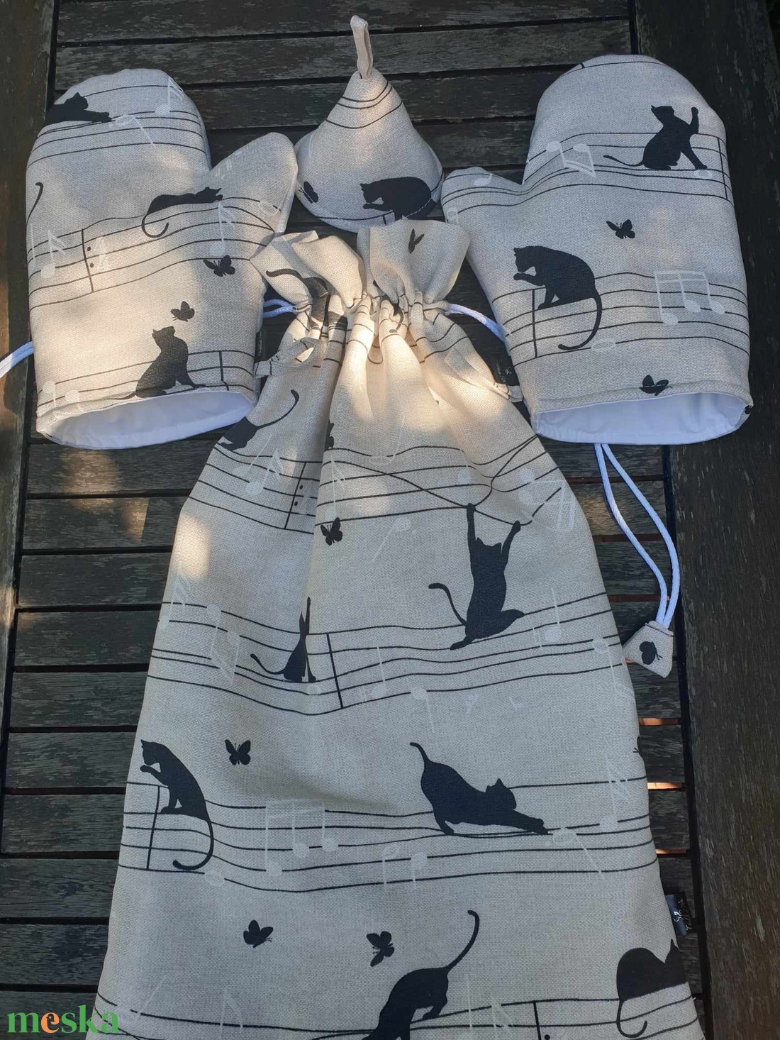 Kenyeres zsák , PUL-lal bélelt, cicák a kottapapíron rosszalkodnak - táska & tok - bevásárlás & shopper táska - kenyeres zsák - Meska.hu