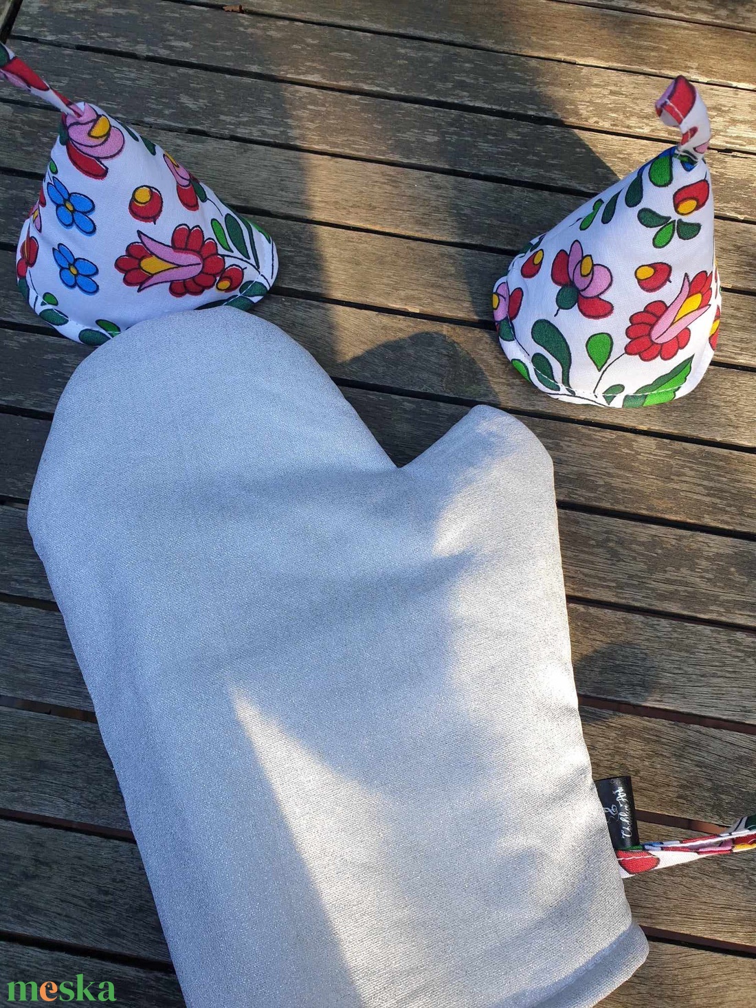 Edényfogó szett kalocsai mintás - otthon & életmód - konyhafelszerelés, tálalás - konyhai textil - edényfogó & edényfedő - Meska.hu Edényfogó szett kalocsai mintás - otthon & életmód - konyhafelszerelés, tálalás - konyhai textil - edényfogó & edényfedő - Meska.hu