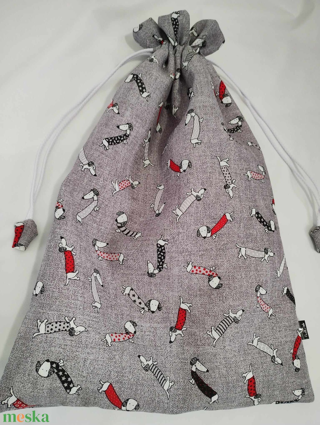 Kenyeres zsák PUL-lal bélelt, tacskók színes ruhákban.... - táska & tok - bevásárlás & shopper táska - kenyeres zsák - Meska.hu Kenyeres zsák PUL-lal bélelt, tacskók színes ruhákban.... - táska & tok - bevásárlás & shopper táska - kenyeres zsák - Meska.hu