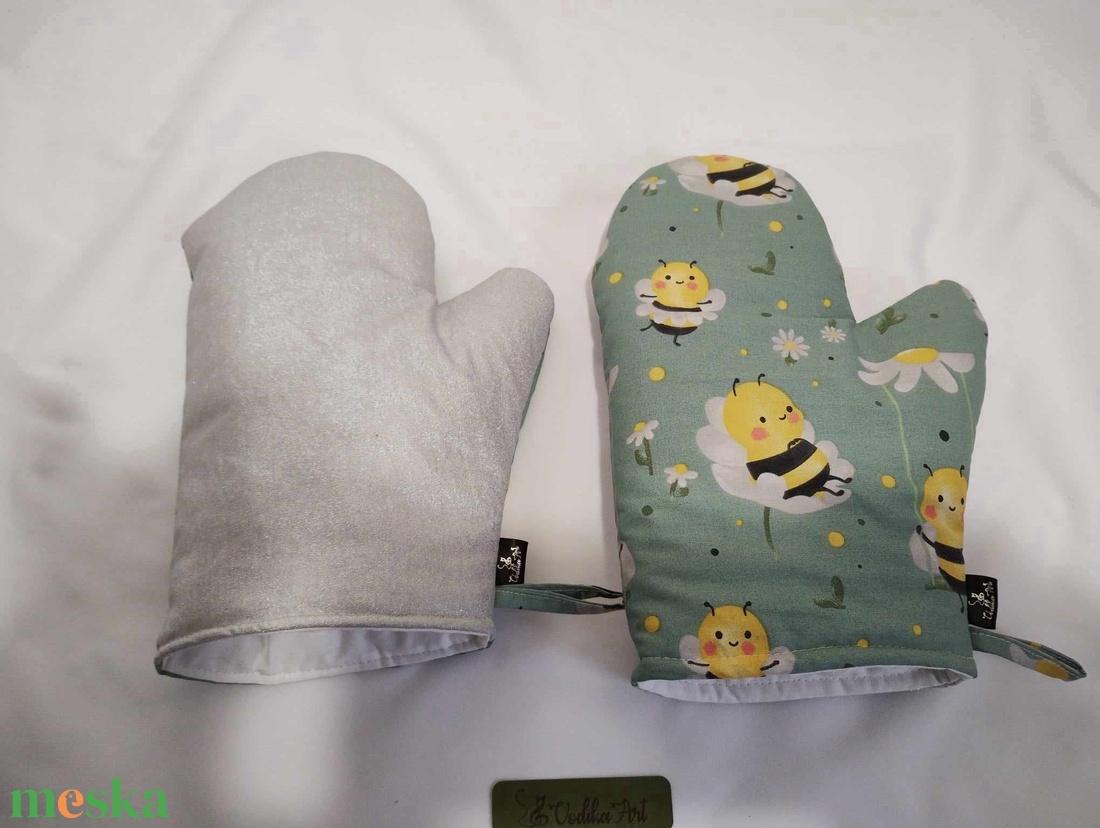 Edényfogó kesztyű 1 pár, méhecskés - otthon & életmód - konyhafelszerelés, tálalás - konyhai textil - edényfogó & edényfedő - Meska.hu Edényfogó kesztyű 1 pár, méhecskés - otthon & életmód - konyhafelszerelés, tálalás - konyhai textil - edényfogó & edényfedő - Meska.hu