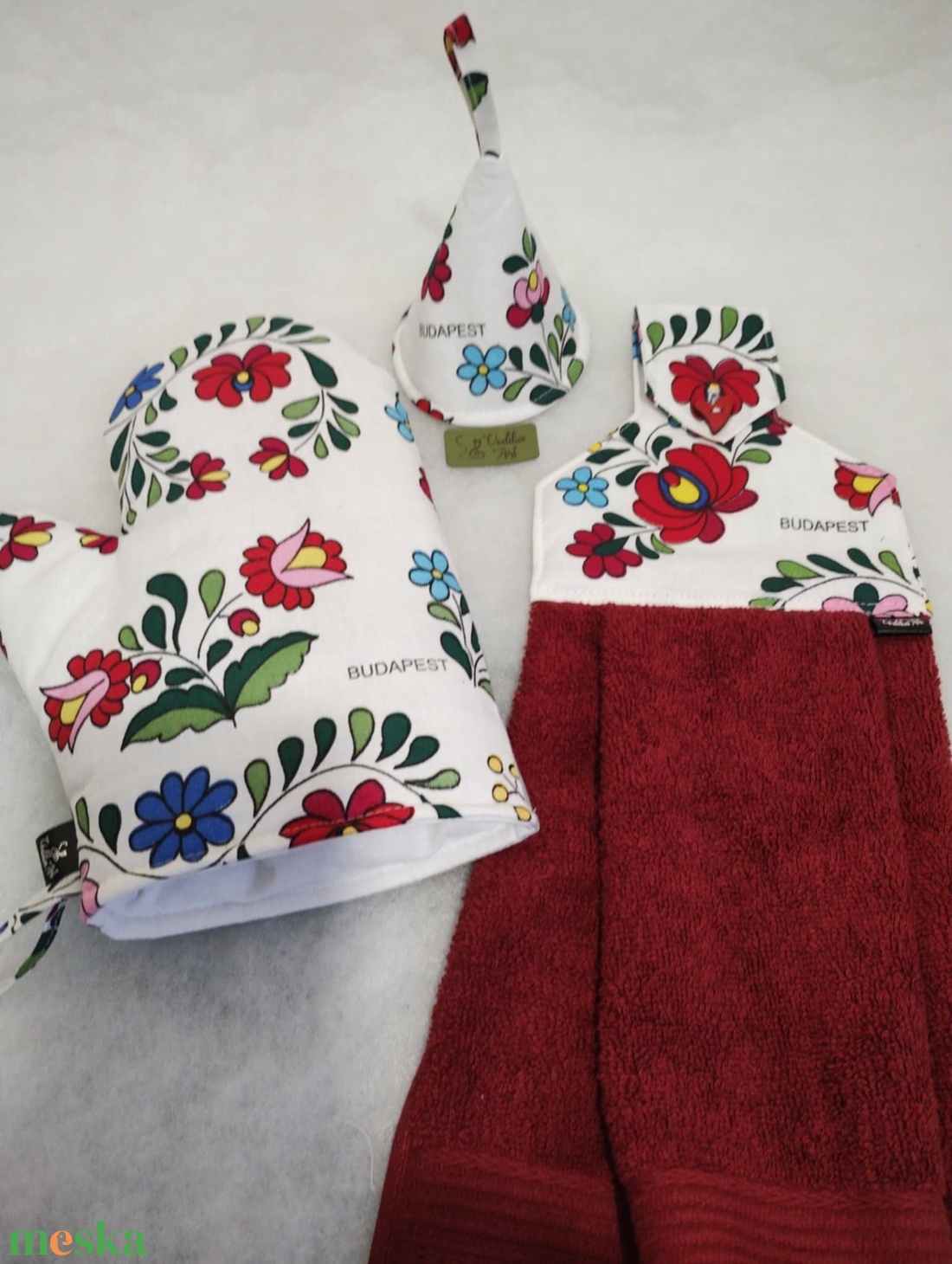 Kalocsai edényfogó kesztyű fülfogóval, BUDAPEST felirattal - otthon & életmód - konyhafelszerelés, tálalás - konyhai textil - edényfogó & edényfedő - Meska.hu Kalocsai edényfogó kesztyű fülfogóval, BUDAPEST felirattal - otthon & életmód - konyhafelszerelés, tálalás - konyhai textil - edényfogó & edényfedő - Meska.hu