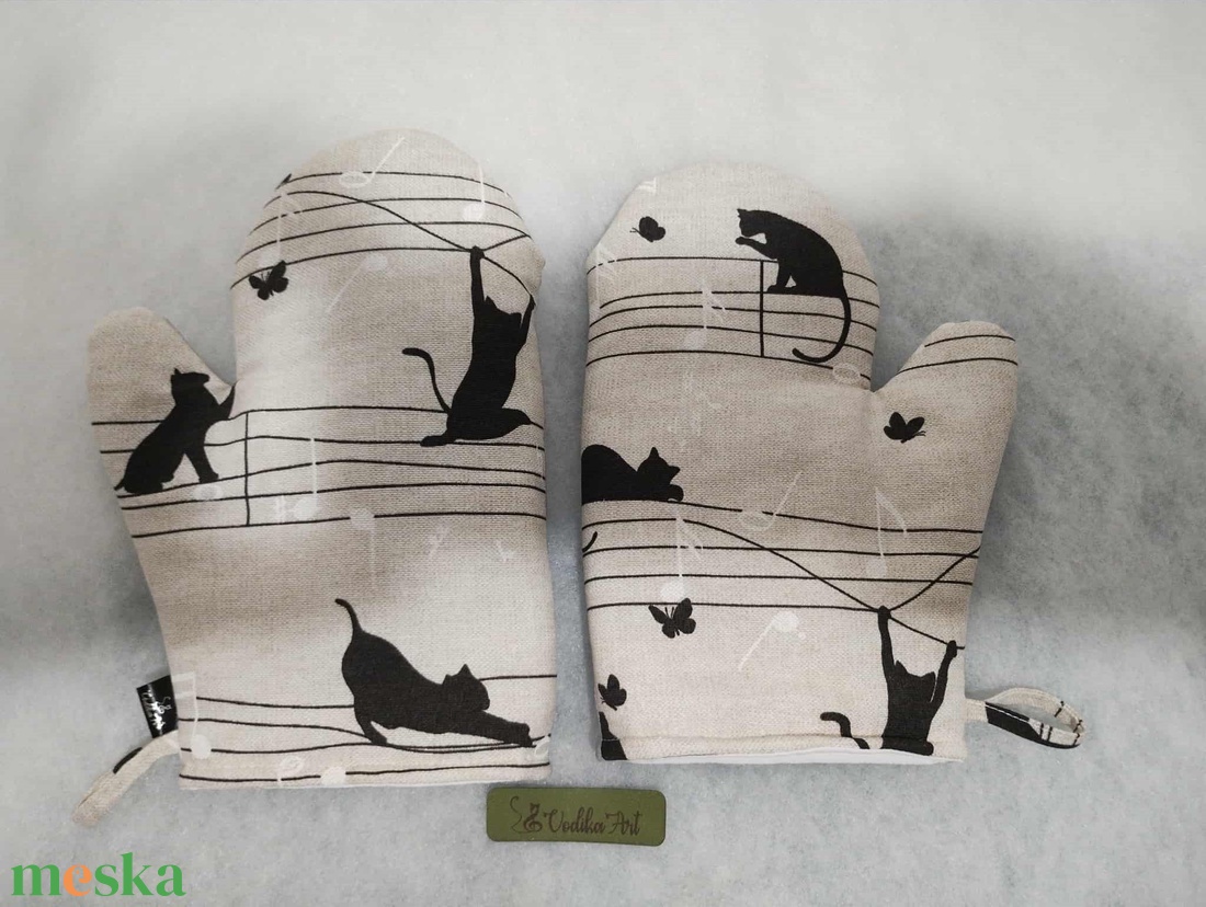 Edényfogó kesztyű , 1 pár cicák kottában rosszalkodnak - otthon & életmód - konyhafelszerelés, tálalás - konyhai textil - edényfogó & edényfedő - Meska.hu