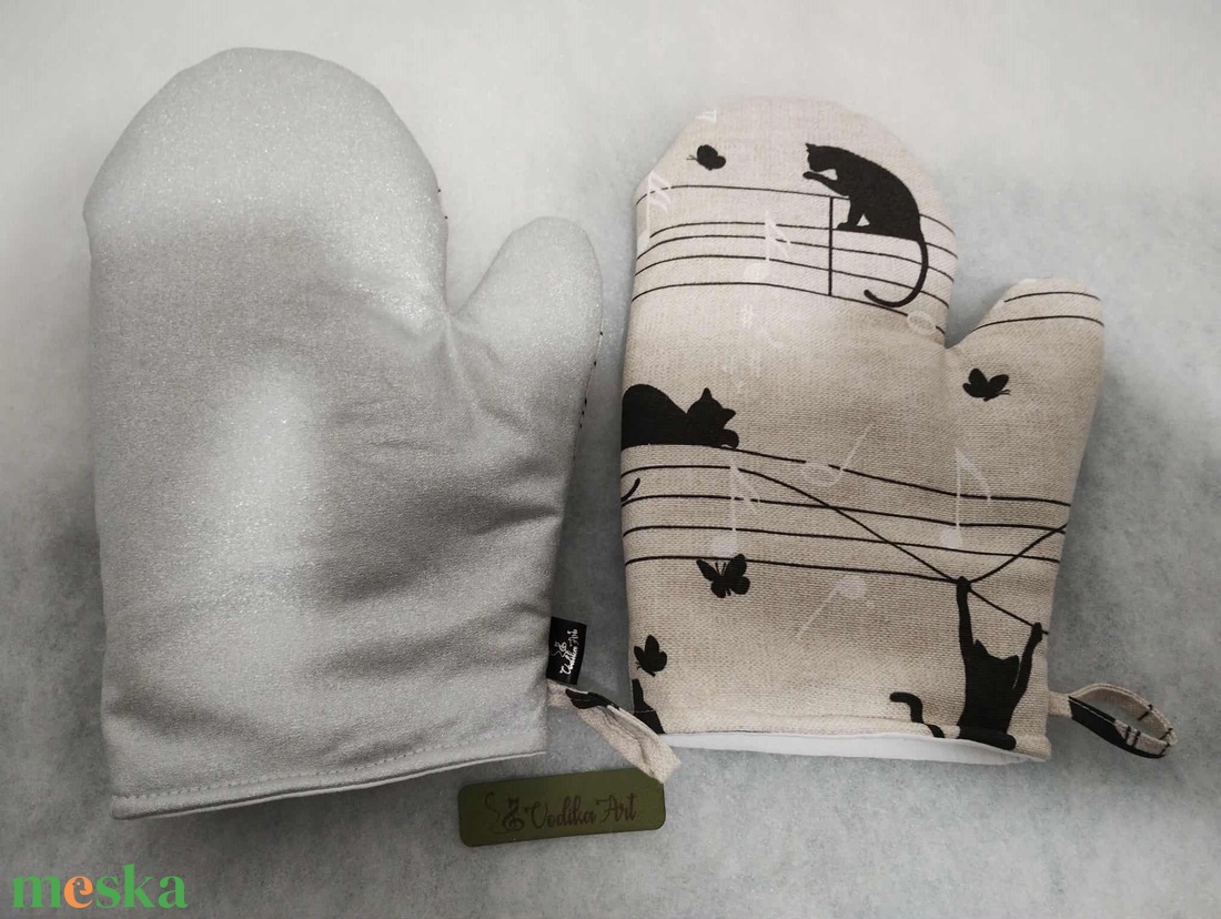 Edényfogó kesztyű , 1 pár cicák kottában rosszalkodnak - otthon & életmód - konyhafelszerelés, tálalás - konyhai textil - edényfogó & edényfedő - Meska.hu