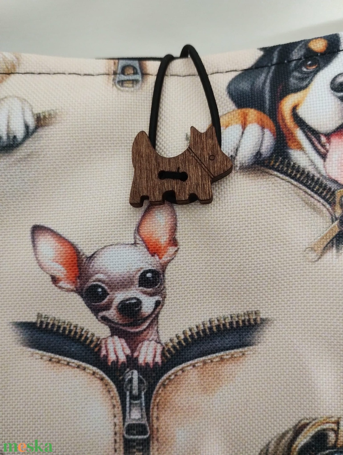 Könyvtok,  kutyusok kukucskálnak a cipzár mögül - könyv & zene - könyvtok - Meska.hu