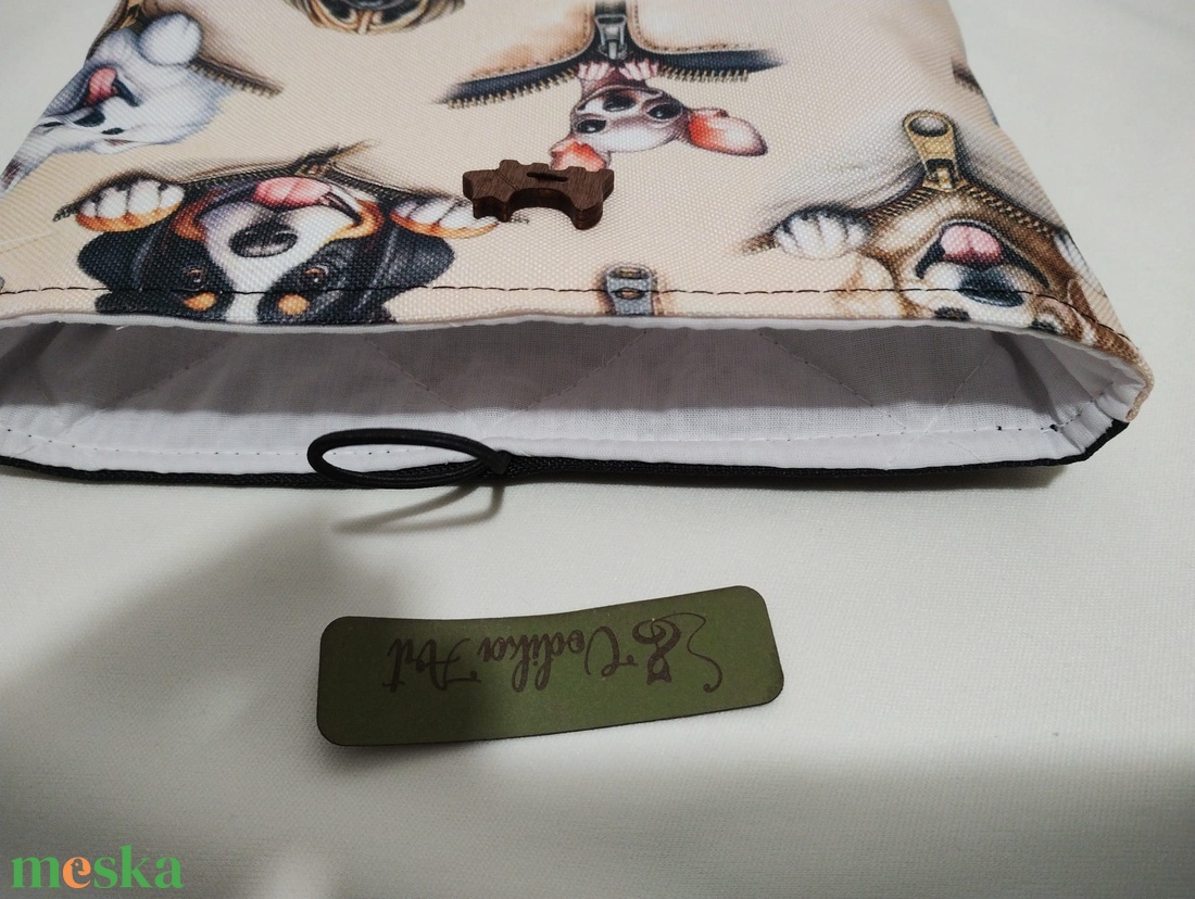 Könyvtok,  kutyusok kukucskálnak a cipzár mögül - könyv & zene - könyvtok - Meska.hu