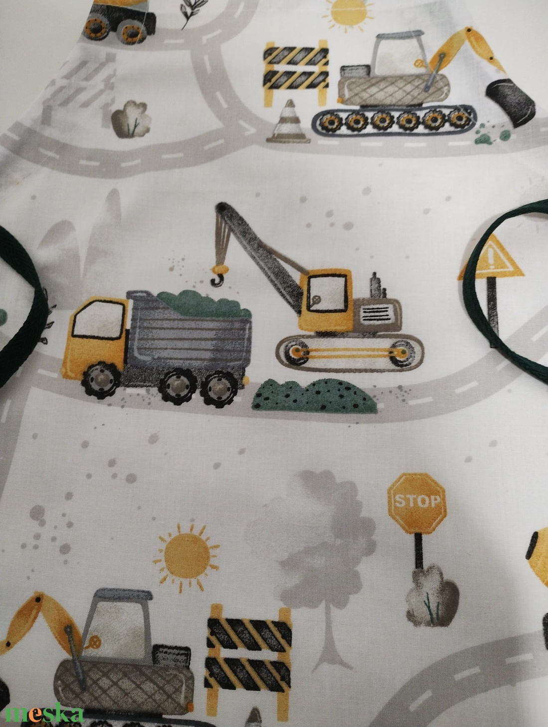 Munkagépek,  gyerek kötény 3-6 évesre - otthon & életmód - konyhafelszerelés, tálalás - konyhai textil - kötény - Meska.hu