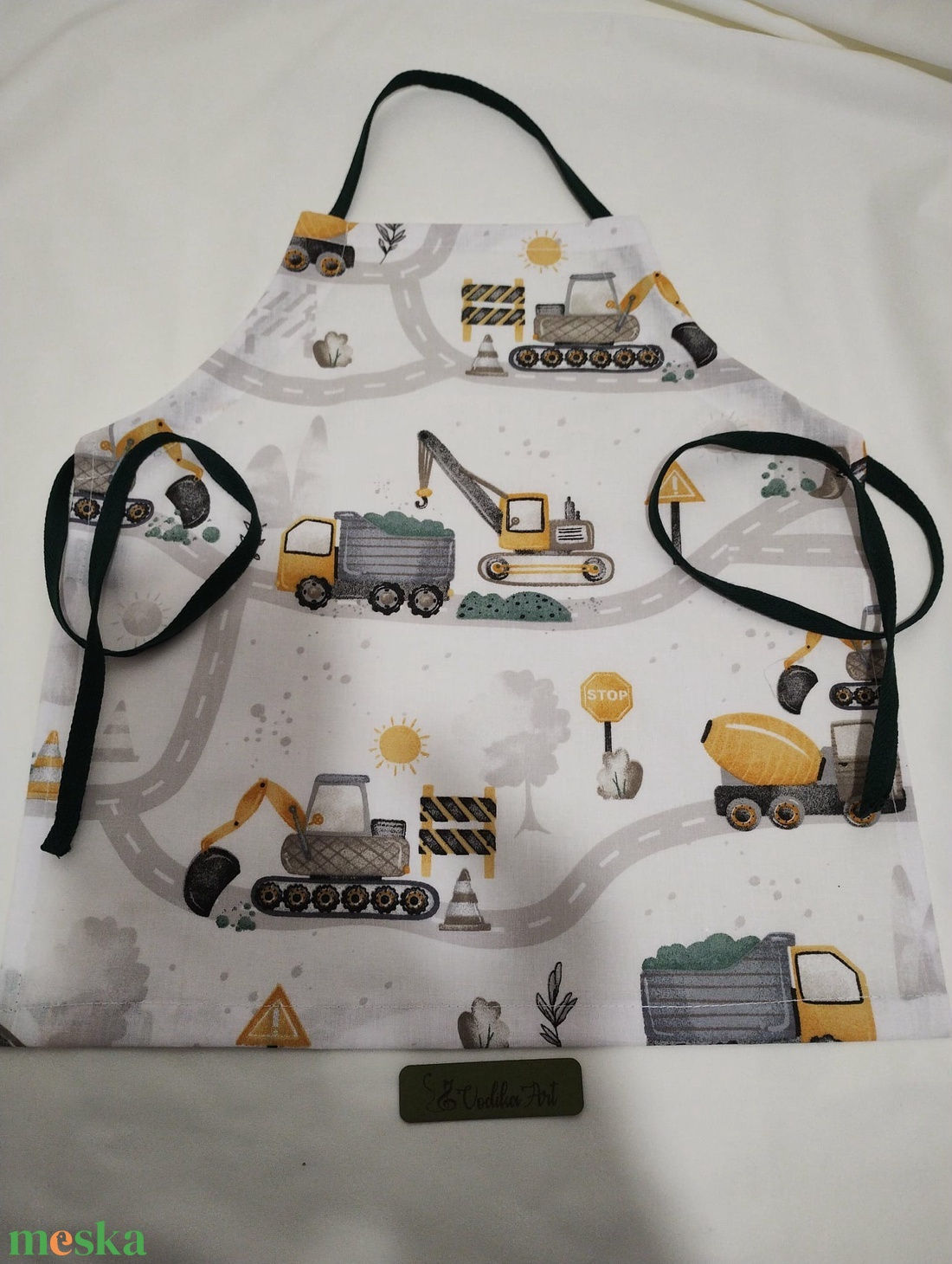 Munkagépek,  gyerek kötény 3-6 évesre - otthon & életmód - konyhafelszerelés, tálalás - konyhai textil - kötény - Meska.hu