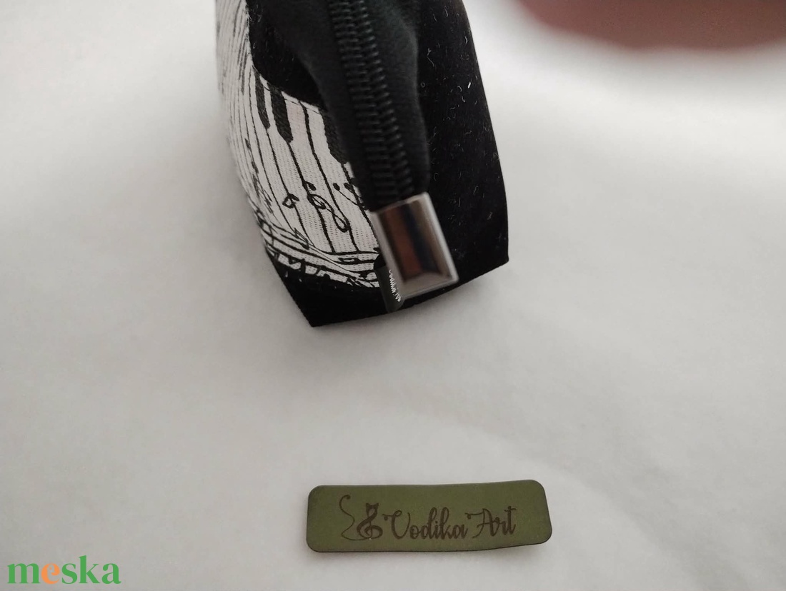 Zene- szeszer, zenés ajándék,  zongora billentyűk - könyv & zene - hangszer & hangszertok - Meska.hu