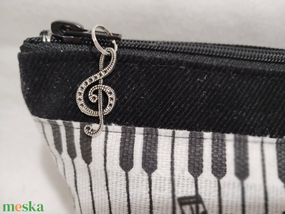 Zene- szeszer, zenés ajándék,  zongora billentyűk - könyv & zene - hangszer & hangszertok - Meska.hu