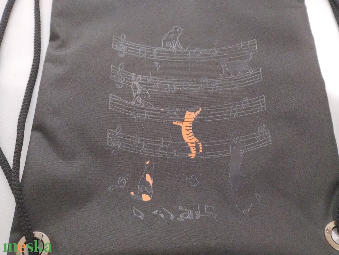 Hátizsák, tornazsák, hangjegy mintás cicával - táska & tok - hátizsák - tornazsák, gymbag - Meska.hu