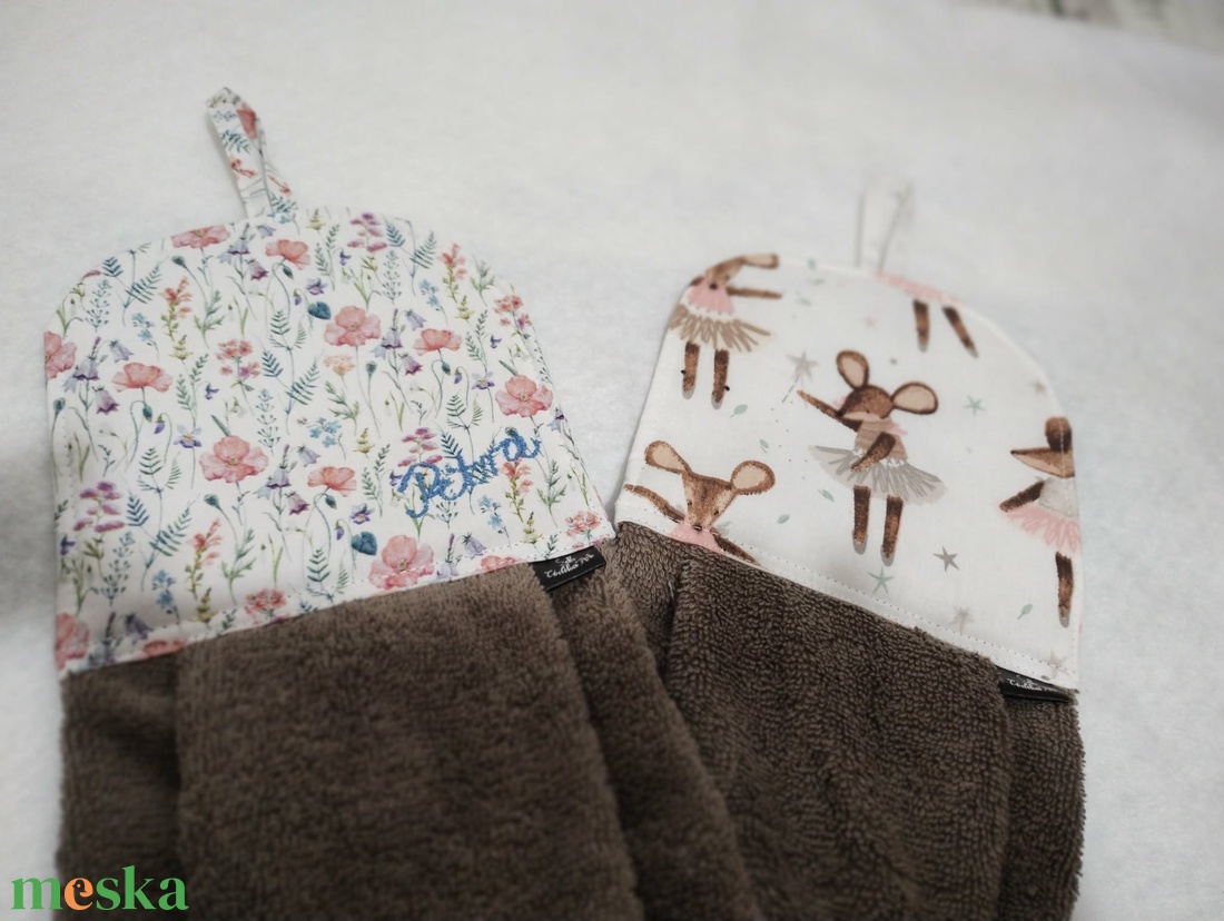 Baba törölköző, ovis törölköző, egérkék és mezei virágok névhimzéssel - baba - mama - pelenkázó, babafürdető kellékek - baba törölköző - Meska.hu