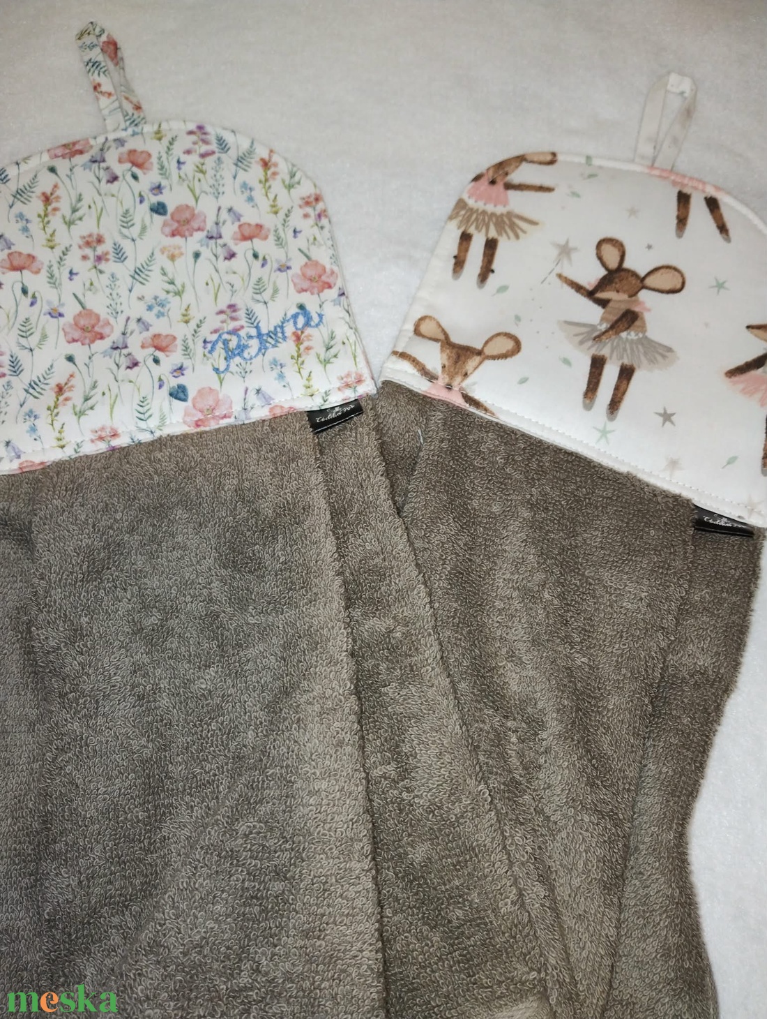 Baba törölköző, ovis törölköző, egérkék és mezei virágok névhimzéssel - baba - mama - pelenkázó, babafürdető kellékek - baba törölköző - Meska.hu